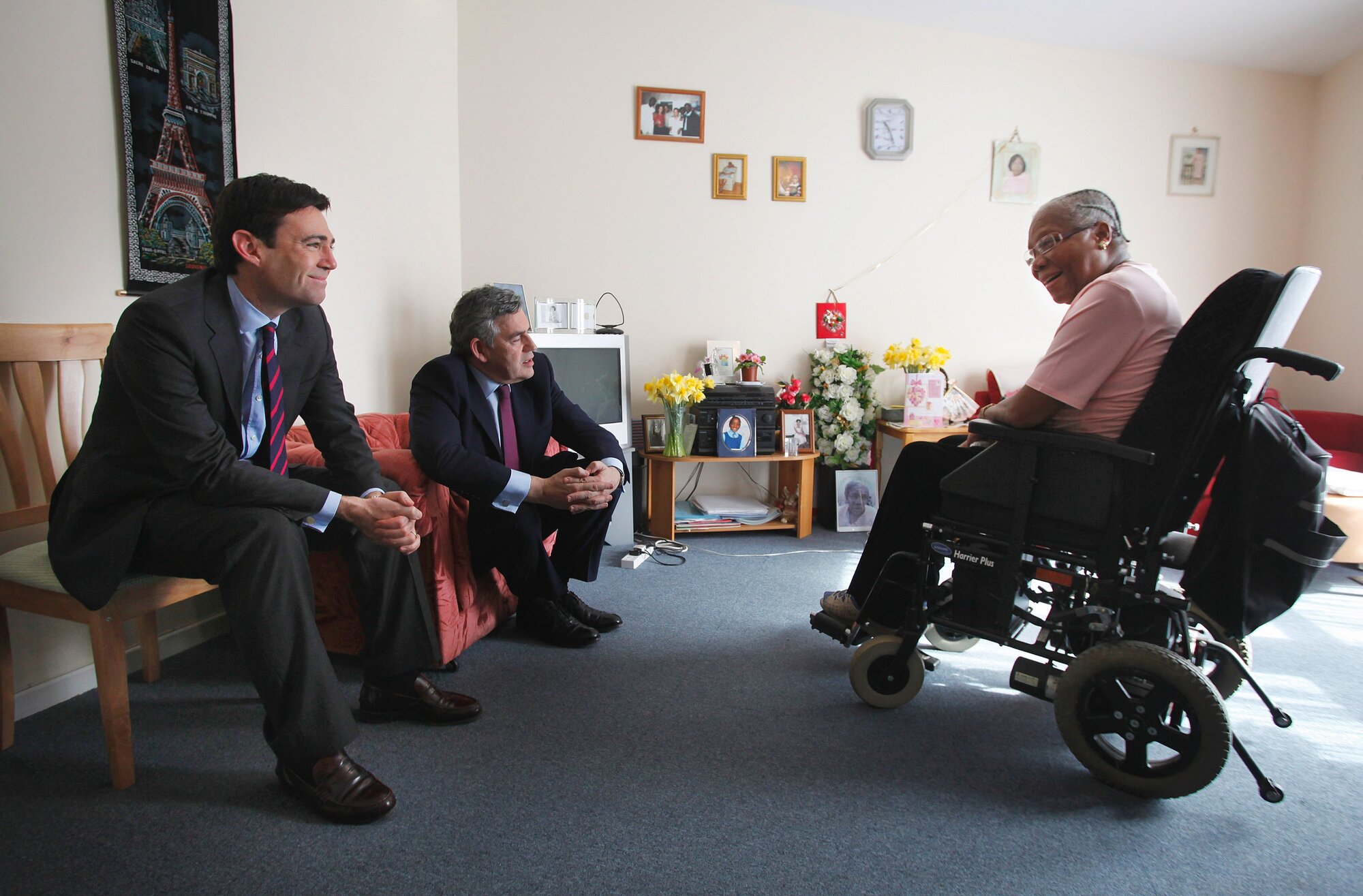 Former Prime Minister Gordon Brown of Britain and Burnham at an assisted living facility in London in 2010. Photo / Getty Images