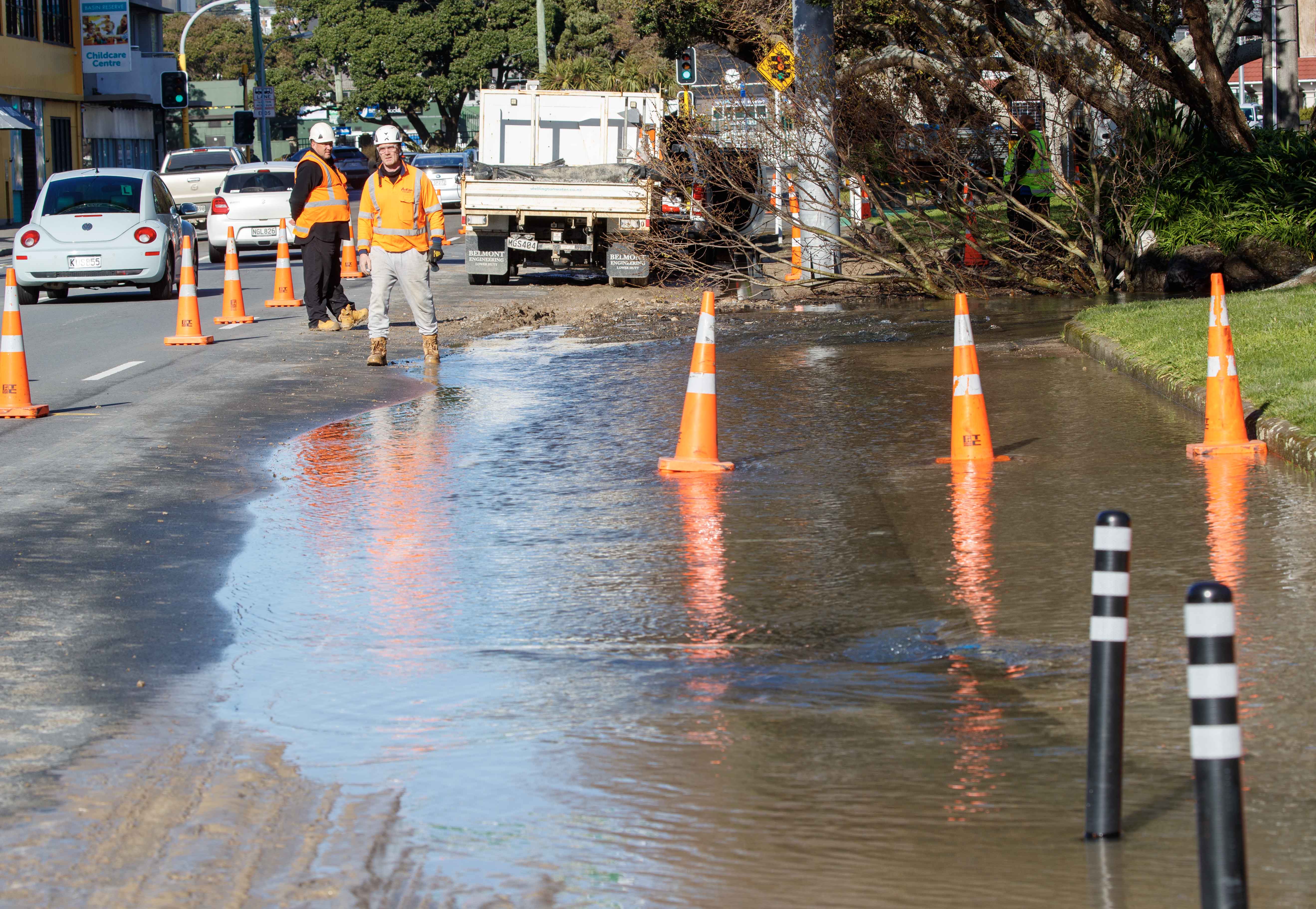 A water main burst on Kent Terrace in Wellington this morning. Photo / Mark Mitchell