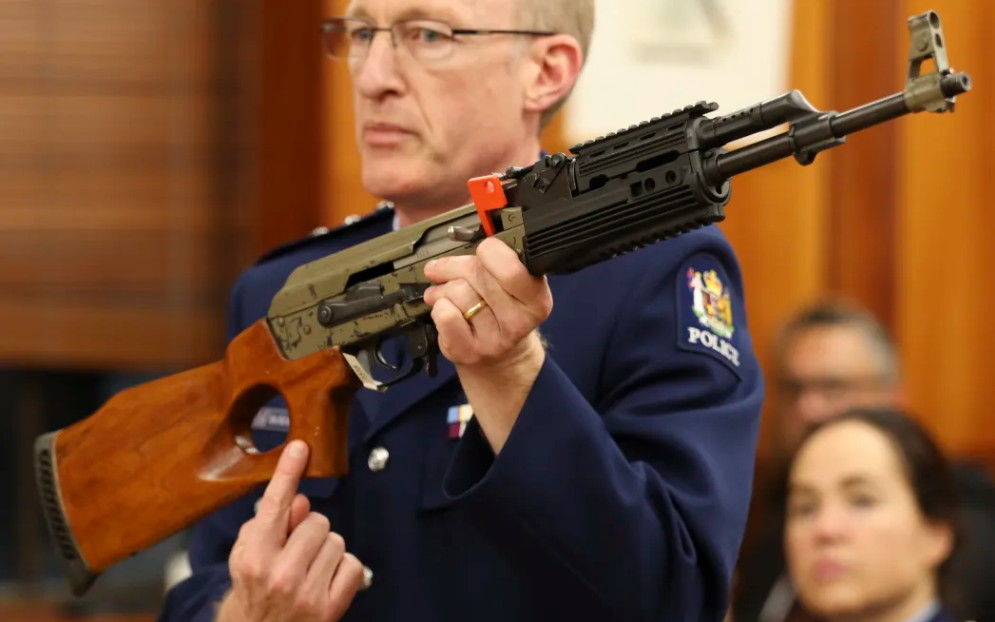 Acting Superintendant Michael McIlraith demonstrates in April 2020 how semi-automatic weapons can be illegally modified. Photo / RNZ