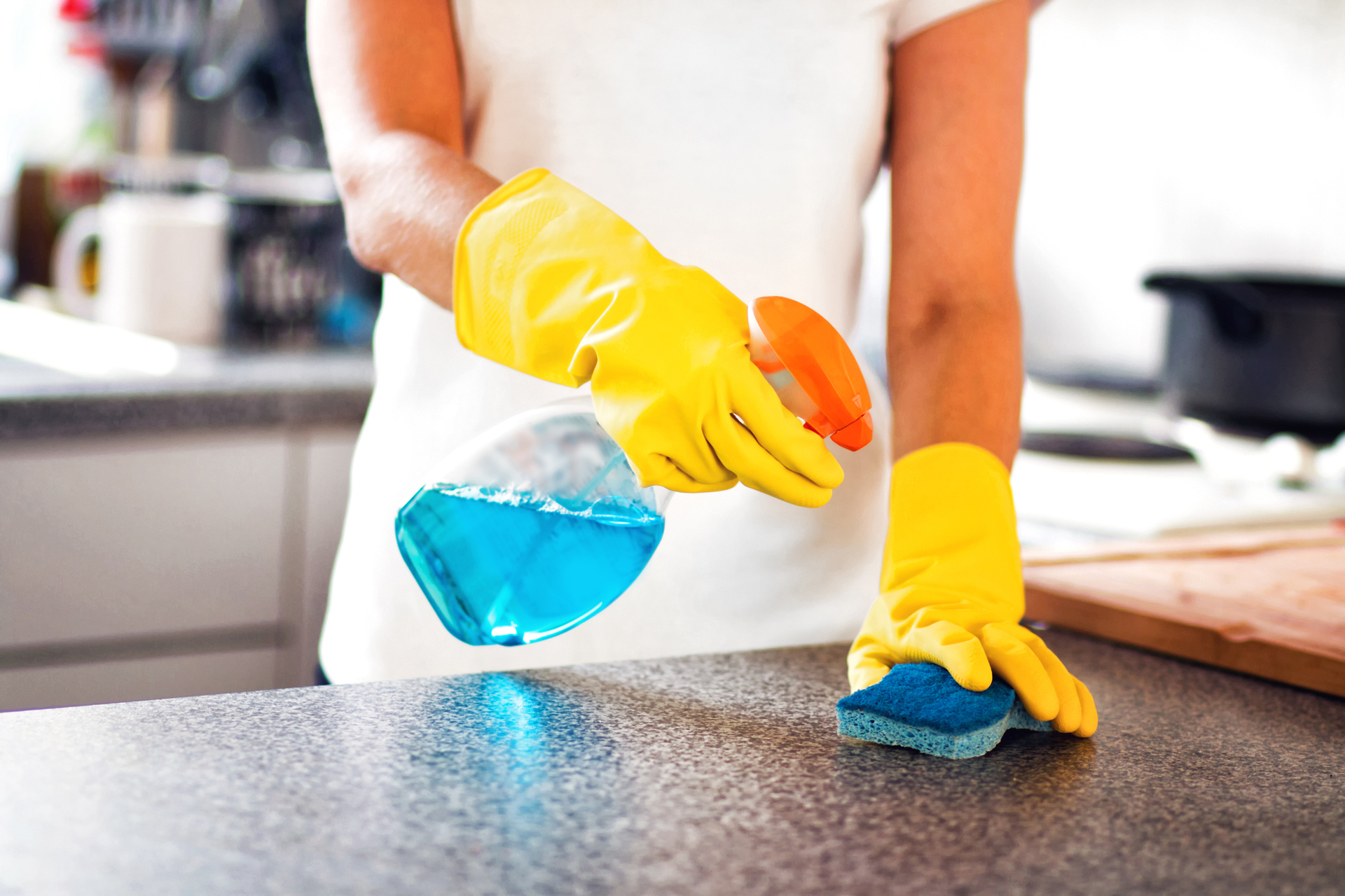 Expert demonstrates simple hack to make a grimy oven spotless: 'You'll be  blown away