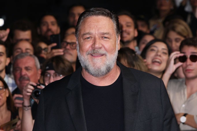 Russell Crowe Makes Red Carpet Debut With Britney Theriot: Photos