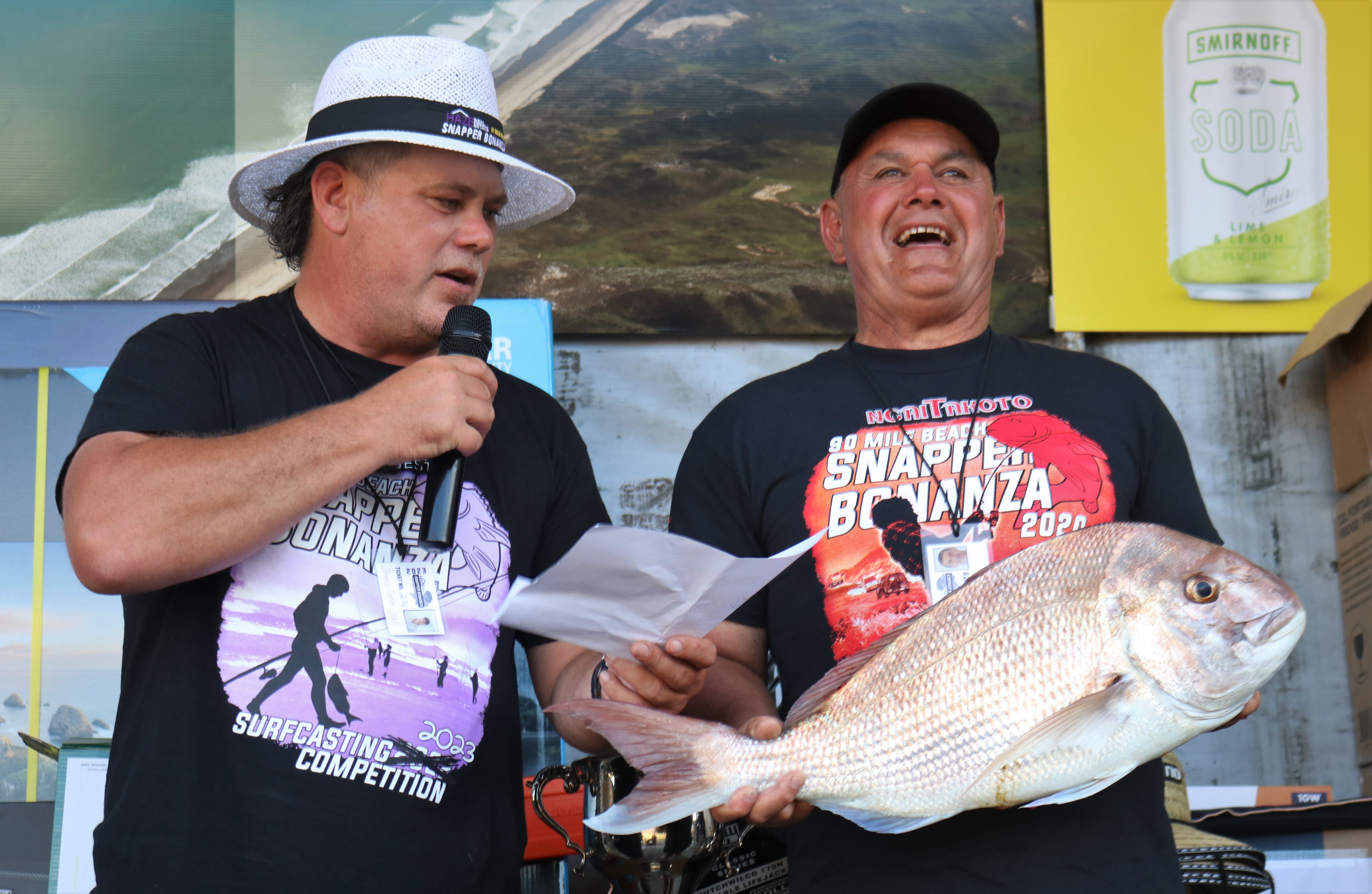 Bonanza MC James Tattersall with Michael Rameka of Awanui and Saturday’s third-placed fish. Photo / Peter de Graaf