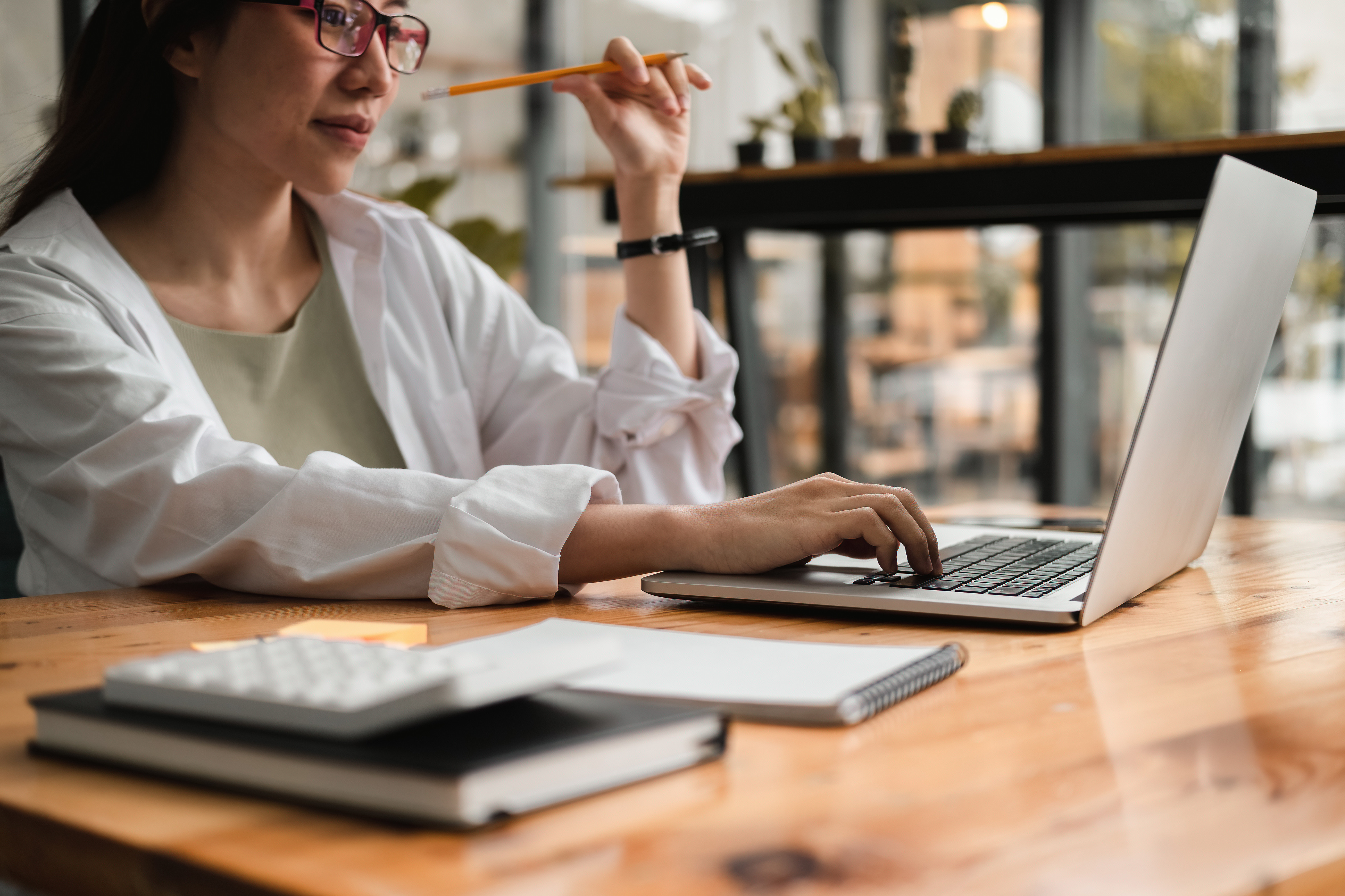 Sitting for less than six hours and 10 minutes a day can significantly reduce heart disease risk. Photo / 123RF