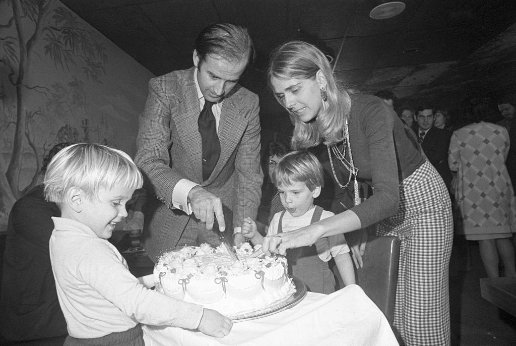 Joe Biden and wife Nelia cut his 30th birthday cake at a party in Wilmington. His son, Hunter waits for the first piece. Photo / Getty Images