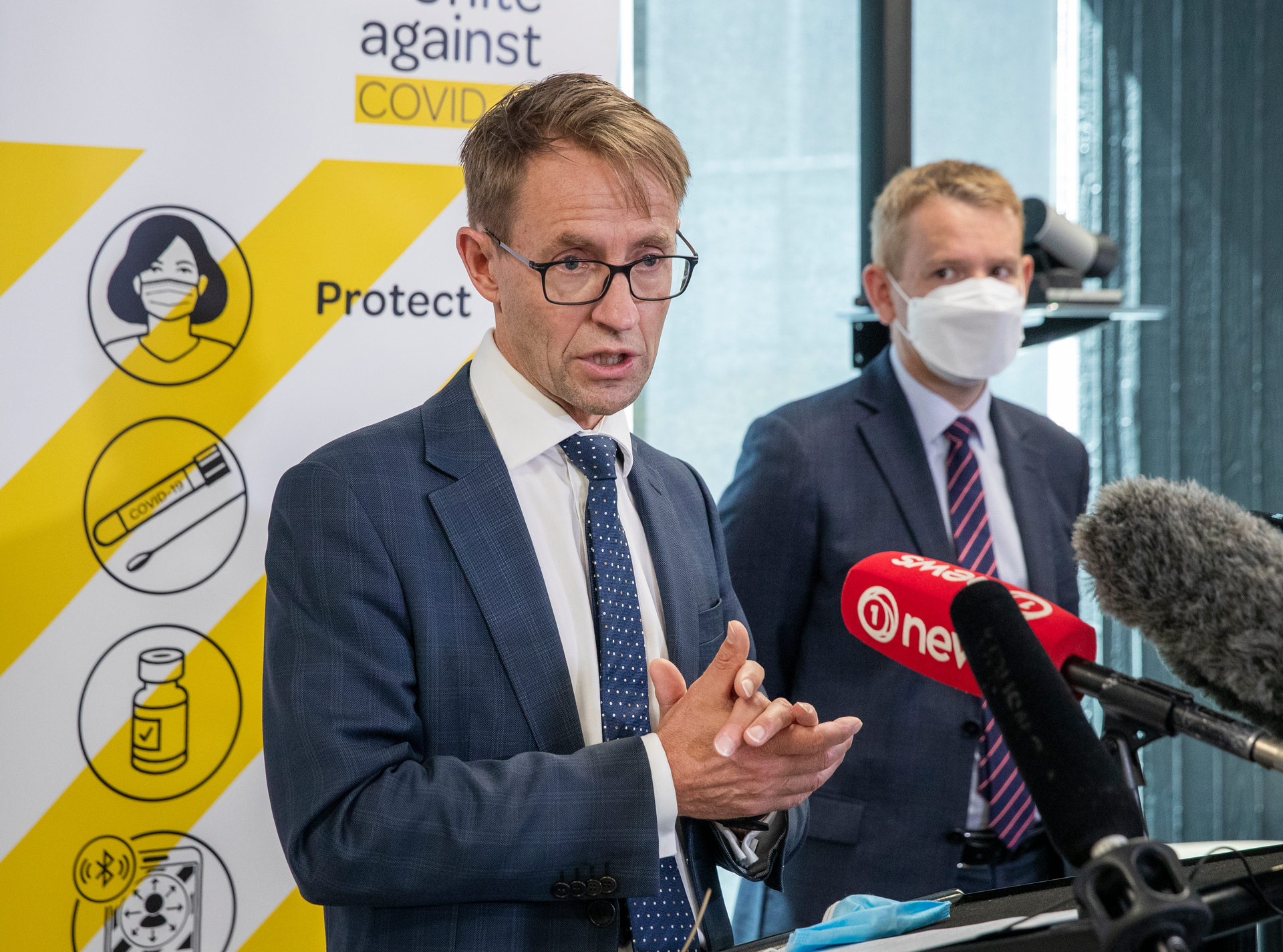 The CV TAG advice in December was provided to Sir Ashley Bloomfield (left), then-director-general of health, who sent a briefing paper to Covid-19 Response Minister Chris Hipkins (right) weeks later.
Photo / Mark Mitchell

