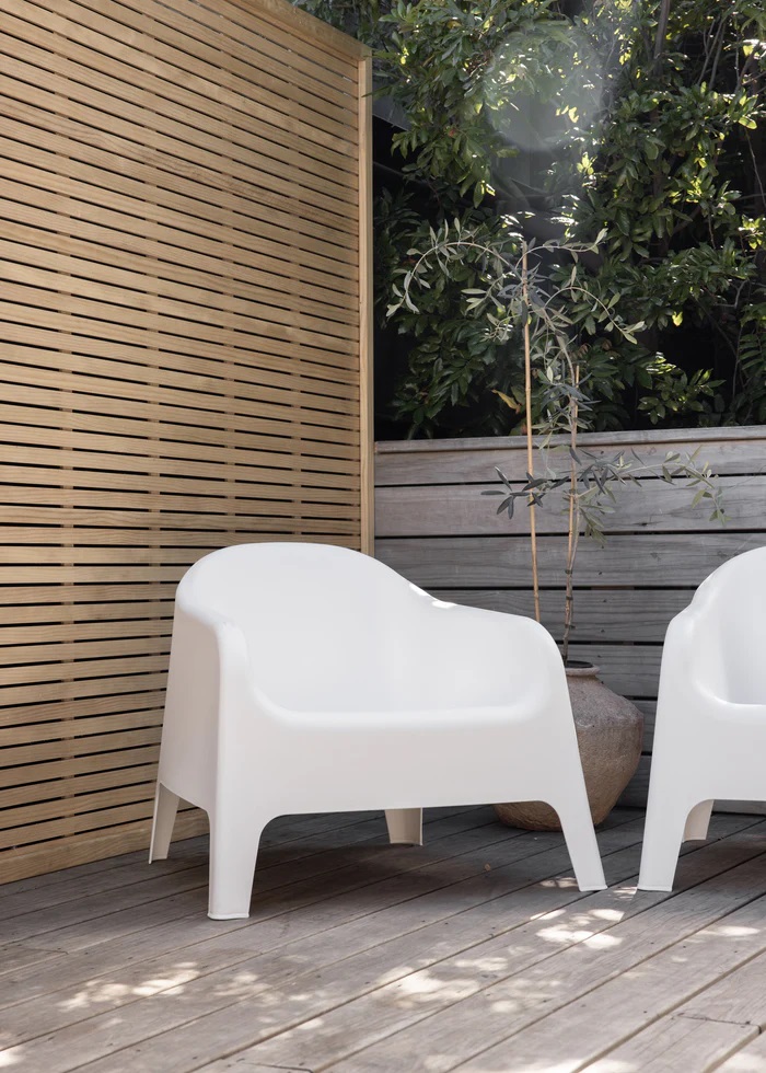 Kayu Studio Luar chair.
