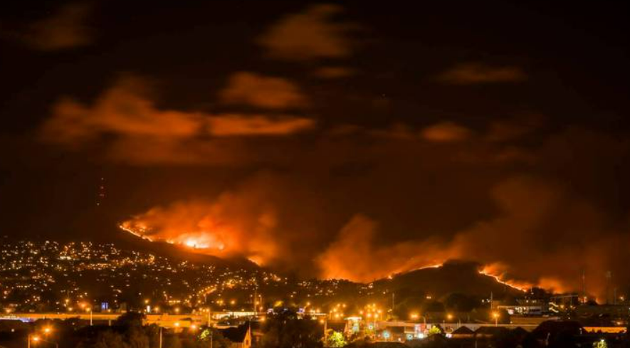 The Port Hills fire raged for several days in 2017. Photo / Mark Hannah Photography