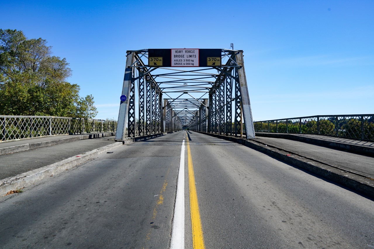 The usually busy Dublin St bridge in Whanganui deserted on 5 April 2020 as the country settles into lockdown. Photo / Lewis Gardner