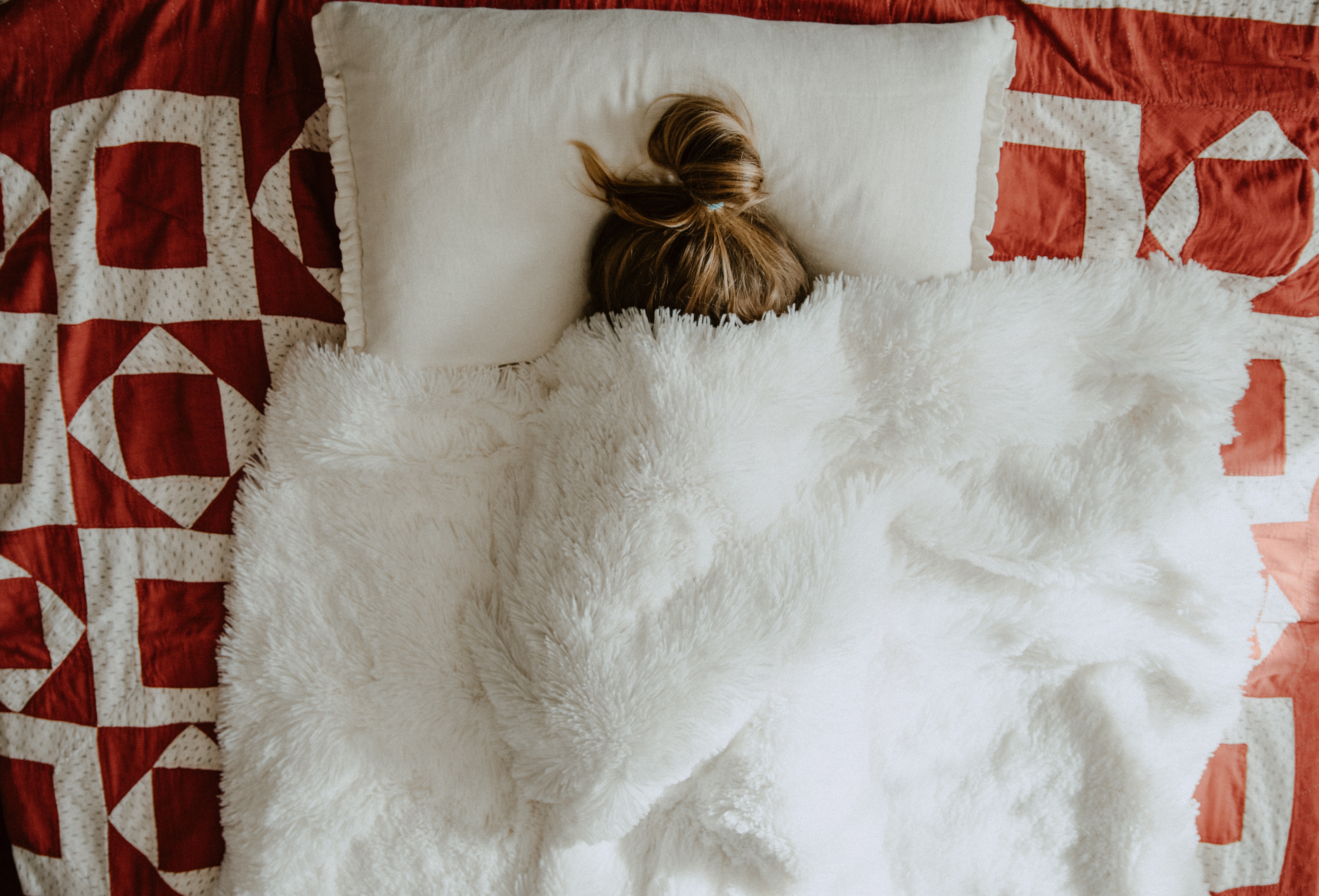 During a typical night, a person cycles through all the stages of non-REM and REM sleep several times, with increasingly longer, deeper REM periods occurring towards morning. Photo / Kelly Sikkema, Unsplash