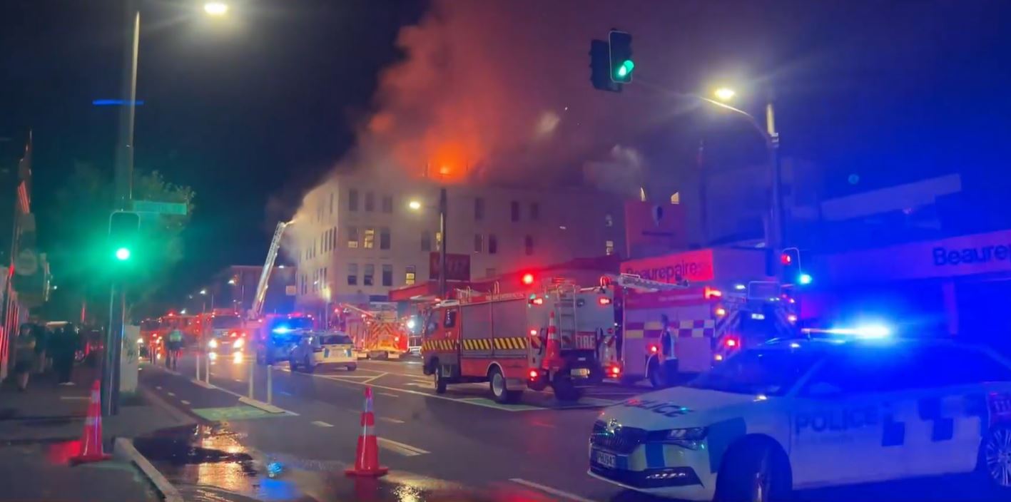 Fire at Loafers Lodge in Wellington in which several people are unaccounted for. Photo / Angelia Zhang