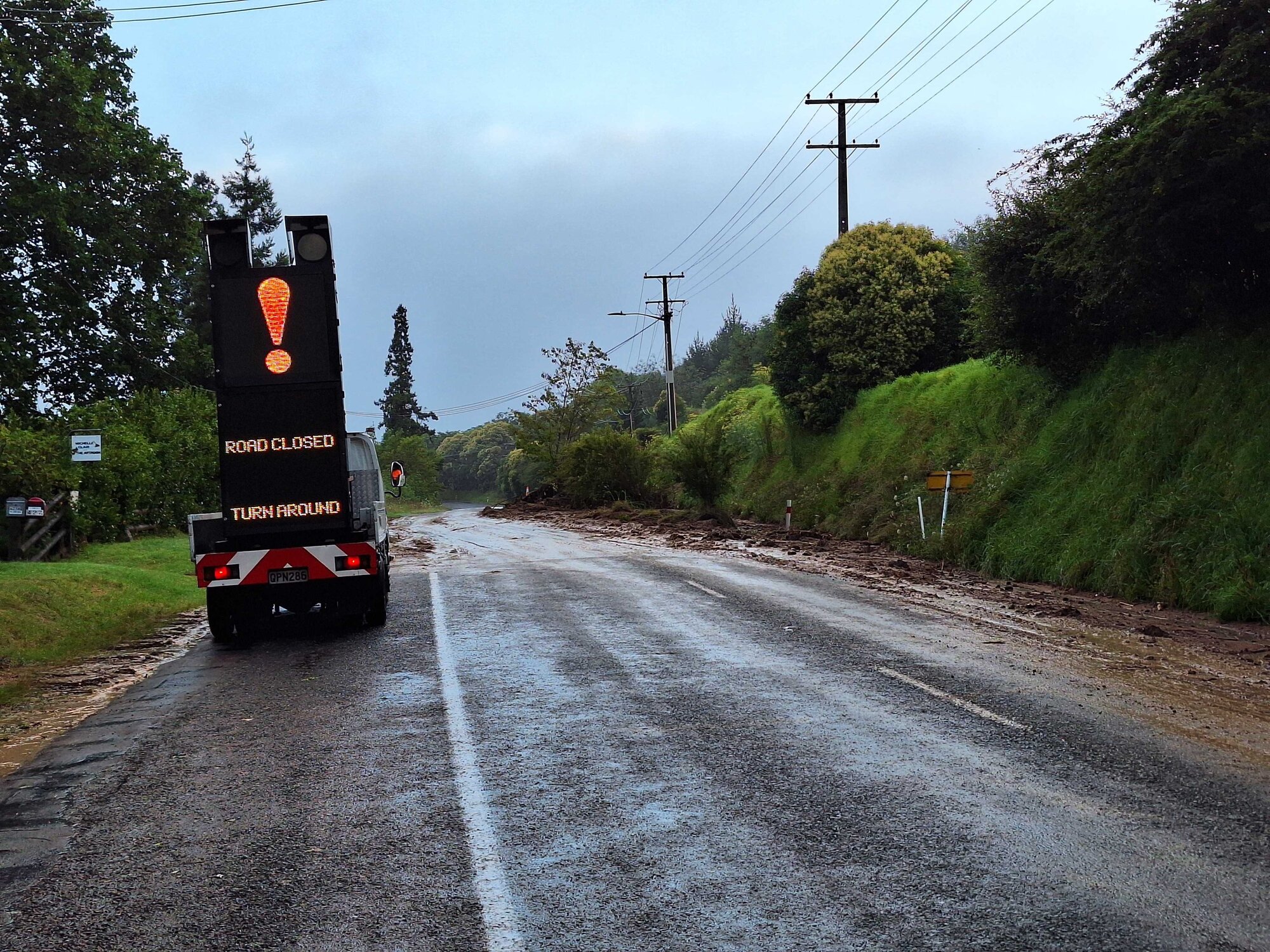  Part of Welcome Bay Rd in Tauranga is closed due to a slip this morning. Photo / Sonya Bateson