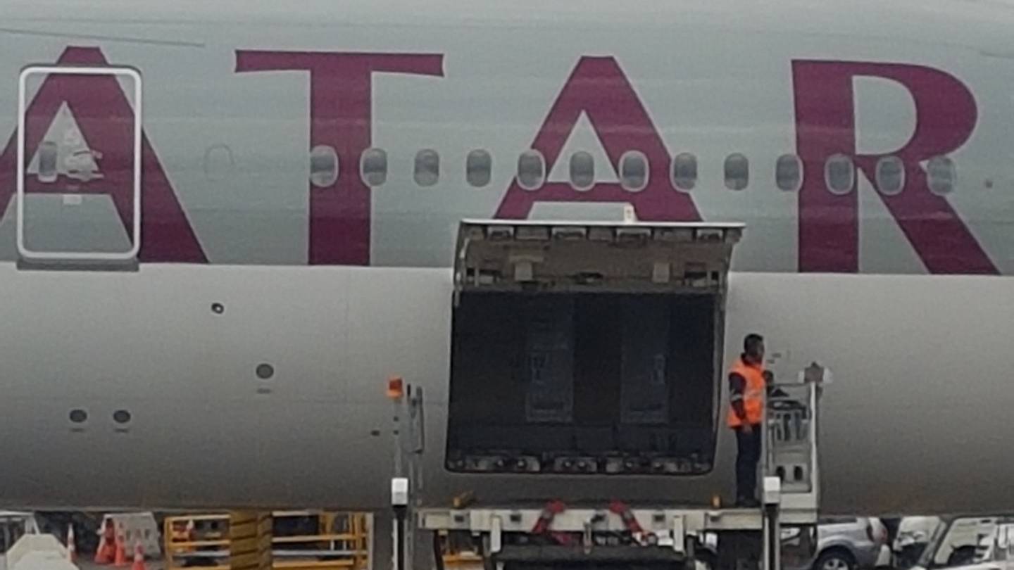 Discover 138+ qatar airways diaper bag super hot esthdonghoadian