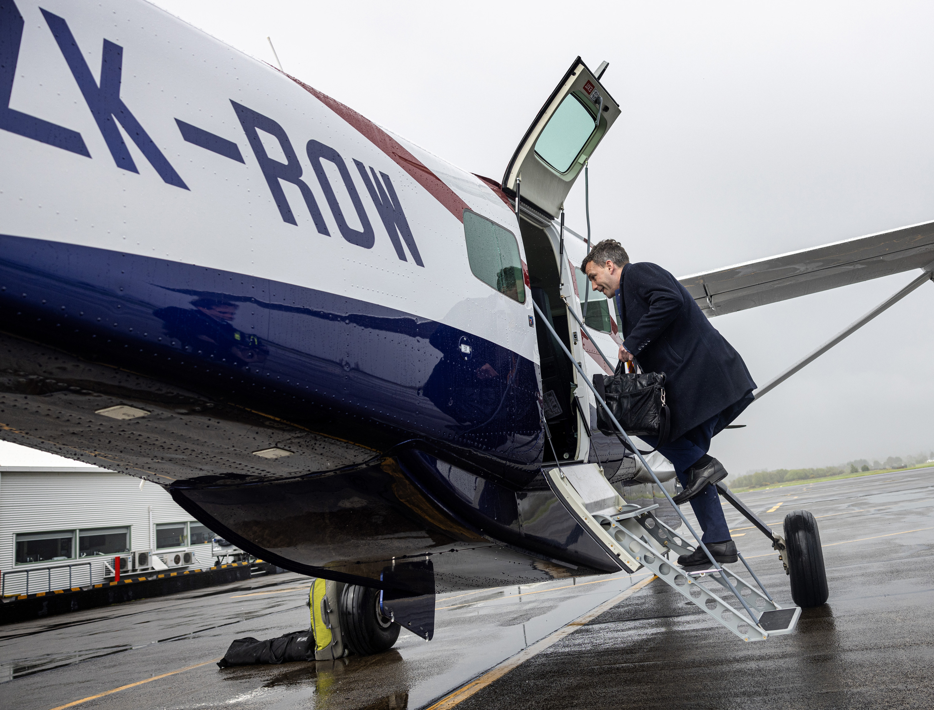 26 September 2023
ACT Party leader David Seymour boards 'Flying Pinky' in Rotorua.
Photo / Mike Scott.