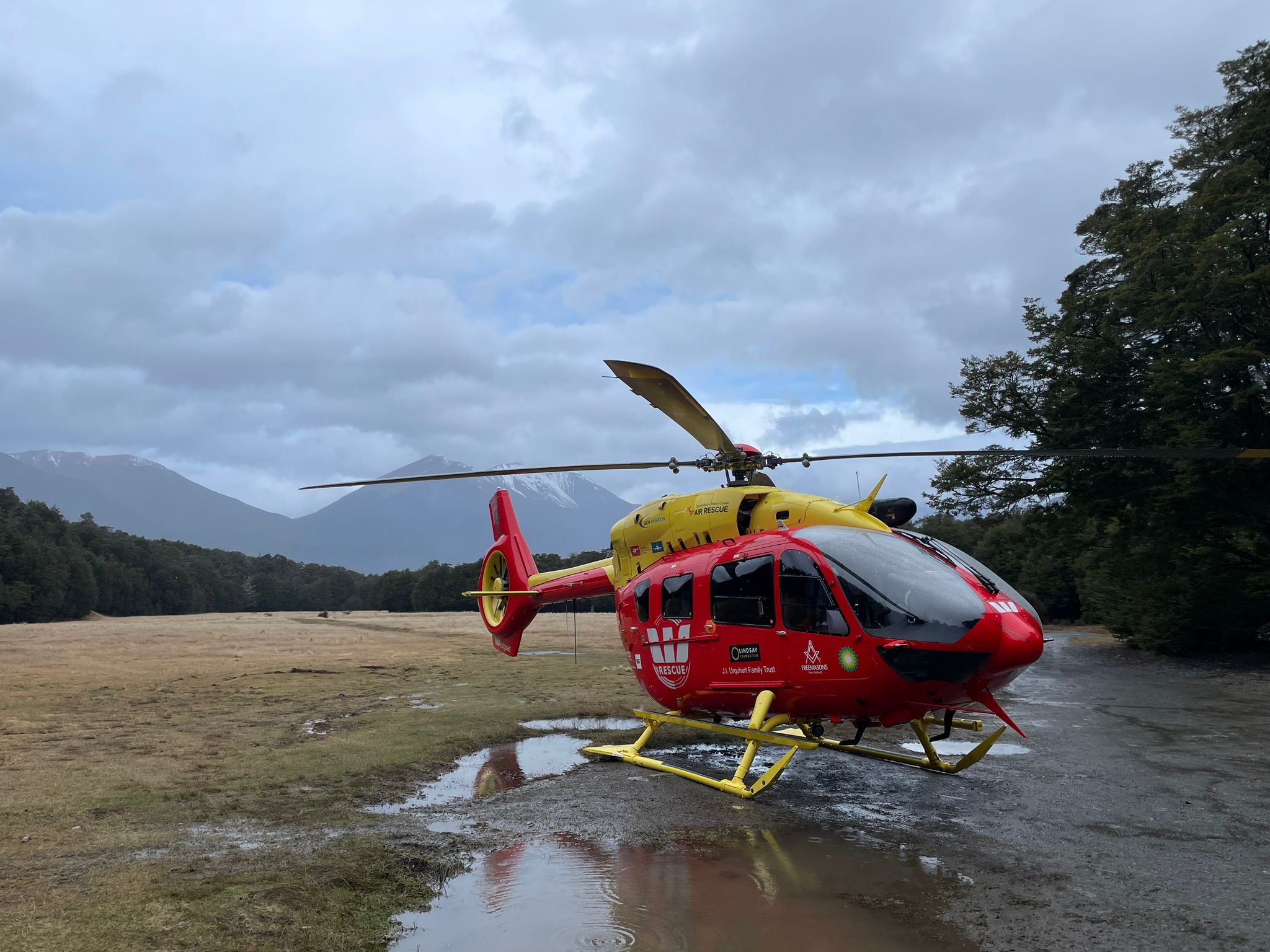West Coast Air Rescue responded to an SOS alert sent by an iPhone belonging to one of the stranded hikers. Photo / West Coast Air Trust