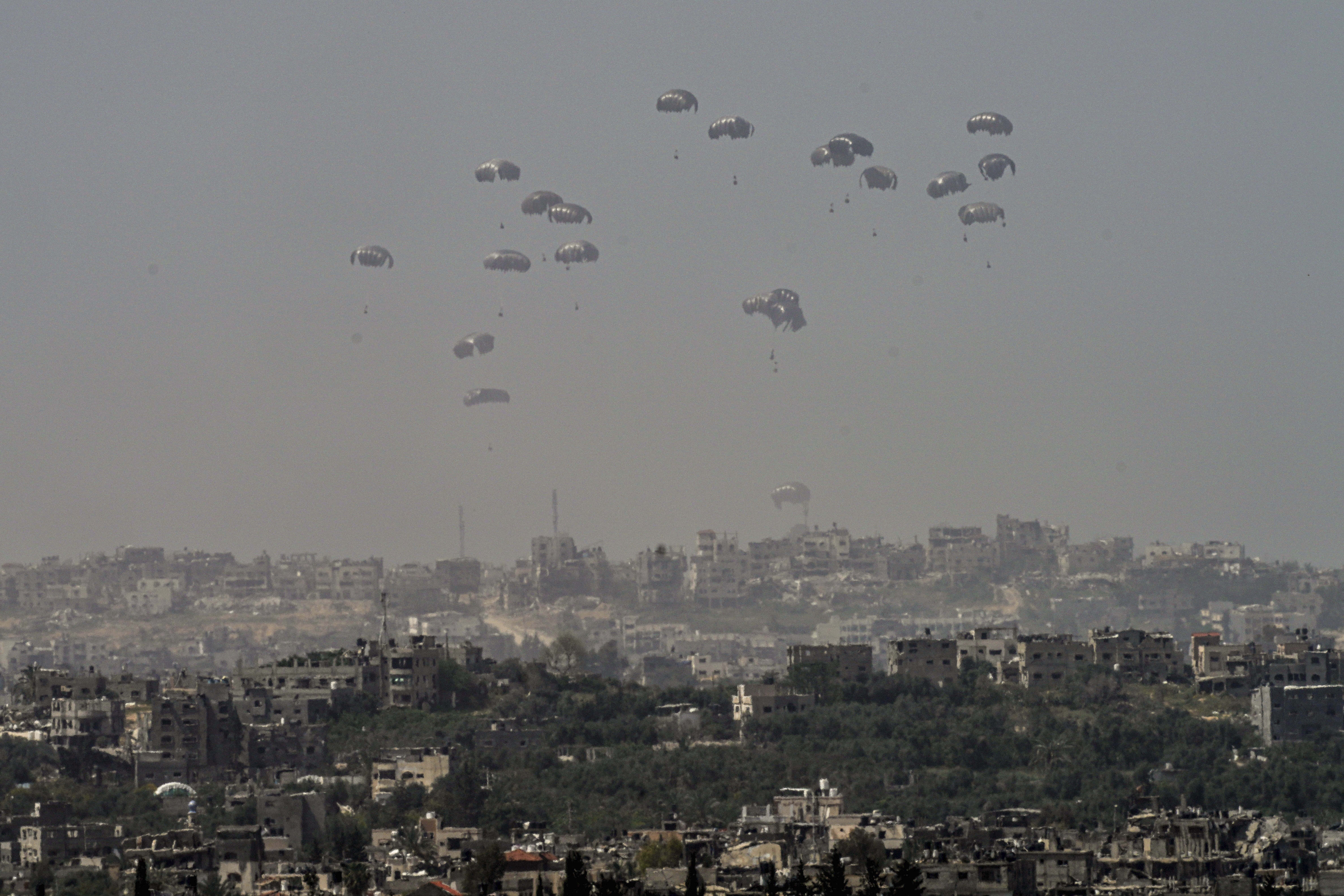 An aircraft airdrops humanitarian aid over the northern Gaza Strip, as seen from southern Israel, March 31, 2024. Photo / AP