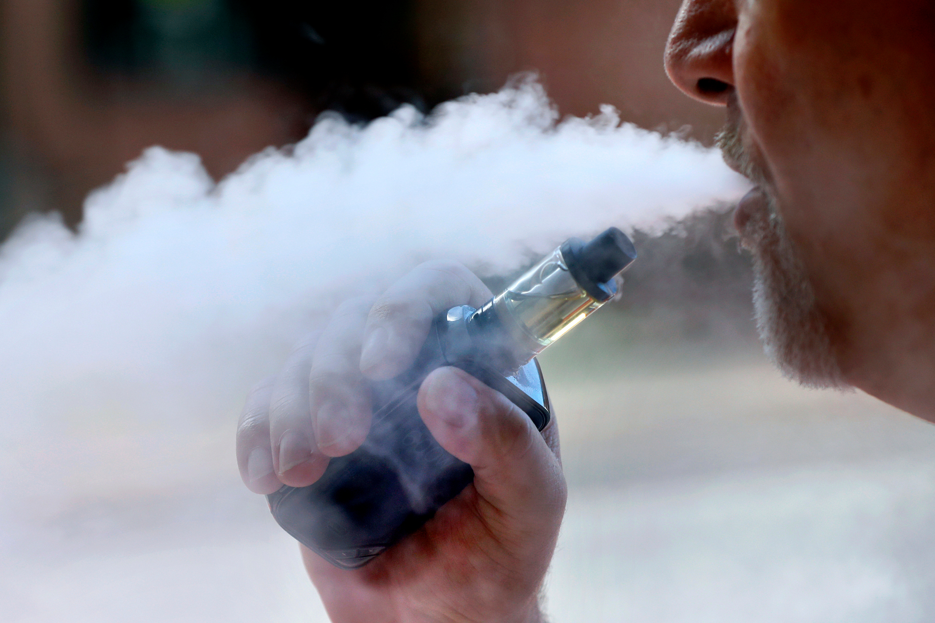 Flavoured e cigarettes can kill lung cells study finds NZ Herald