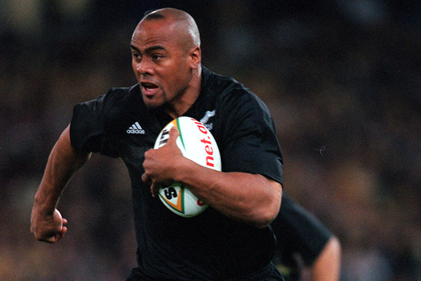 Jonah Lomu in action against Australia in 2000. 