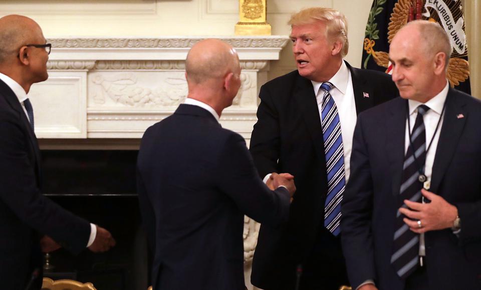 Inside man: Chris Liddell (right) as Microsoft CEO Satya Nadella and Amazon boss Jeff Bezos meet President Donald Trump in 2017. Photo / Getty Images