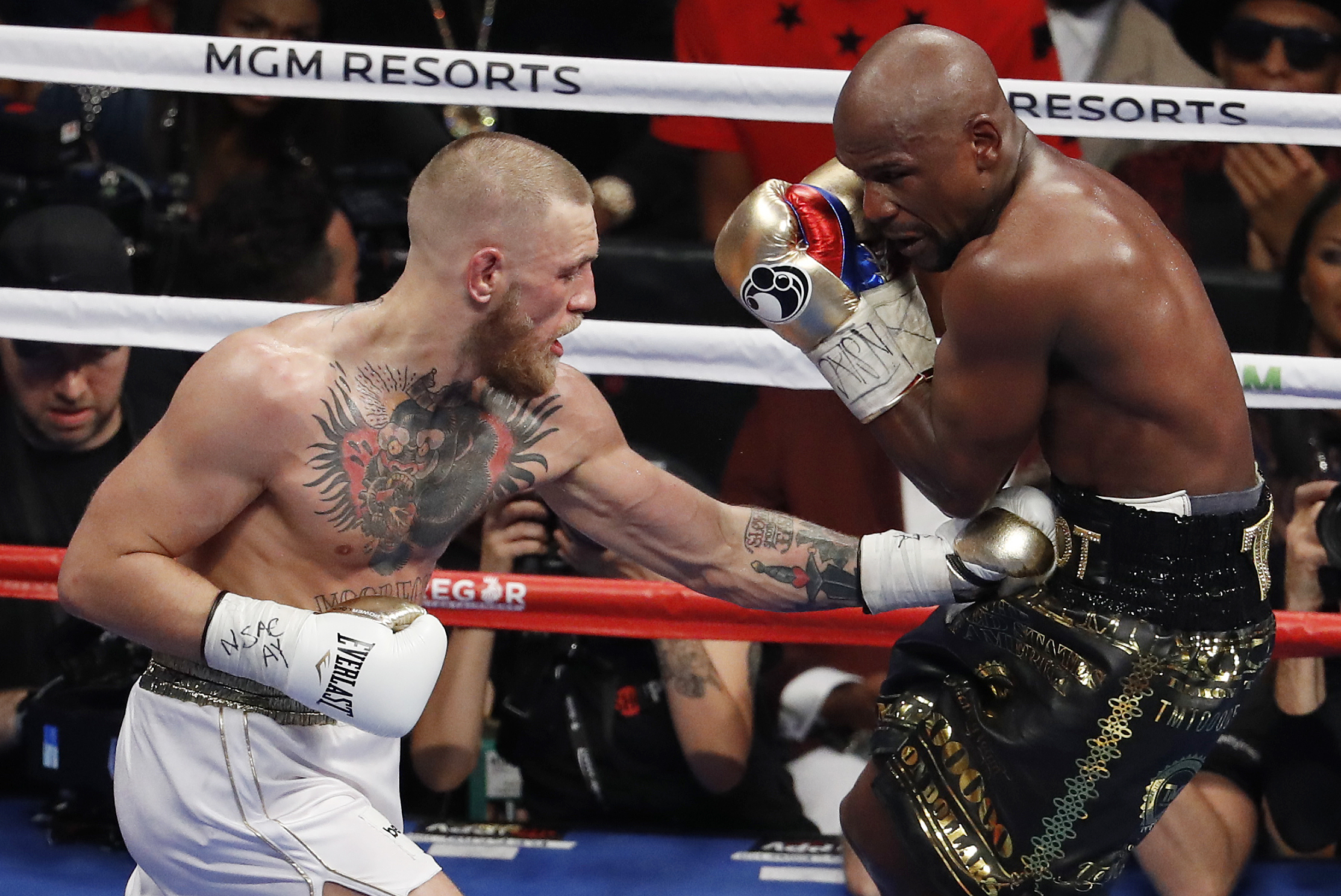 Was Floyd Mayweather's ring attire a brutal cheap shot at Conor McGregor? -  NZ Herald