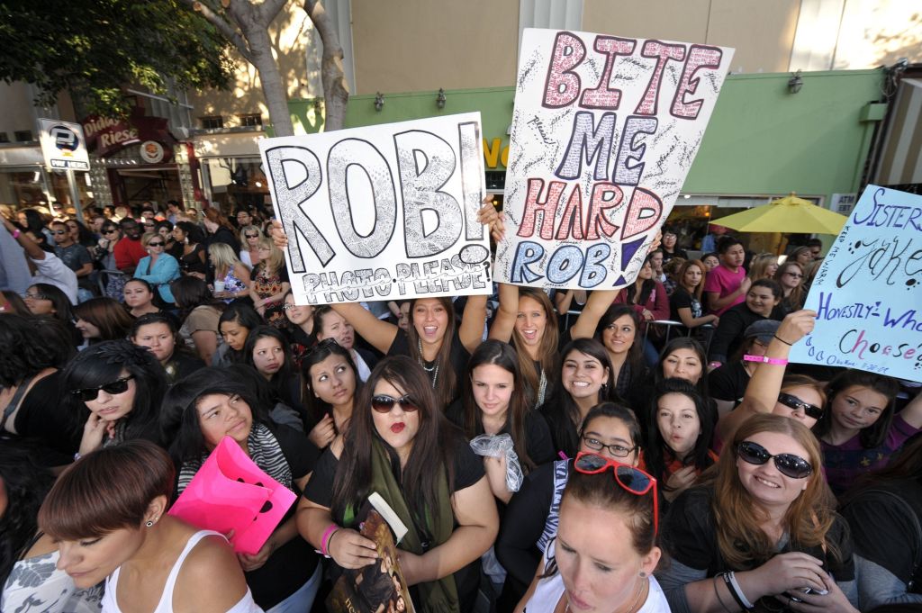 Fans attend the premiere of The Twilight Saga: New Moon in 2009. Photo / Getty Images
