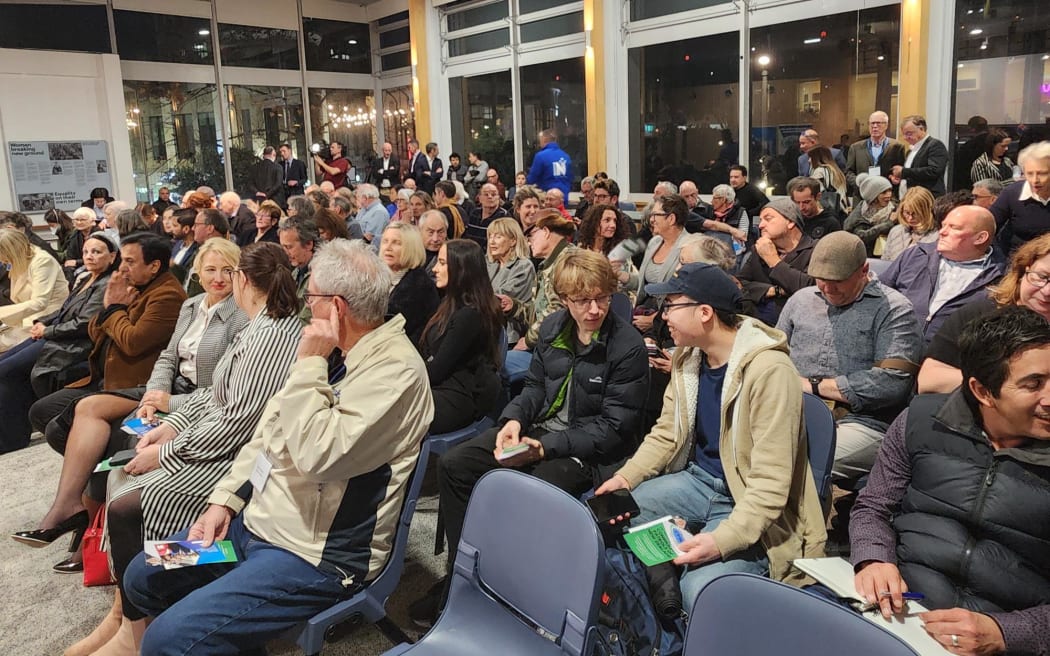 The crowd at a public meeting with Police Minister Mark Mitchell on Tuesday night. Photo / Melanie Earlie, RNZ