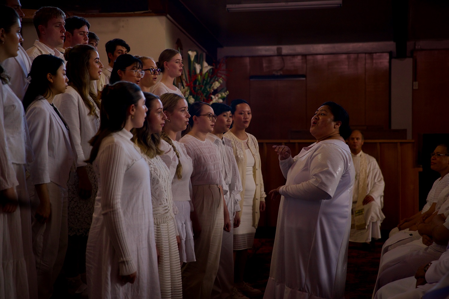 Mareta (Anapela Polataivao) directs a school choir in Tinā.