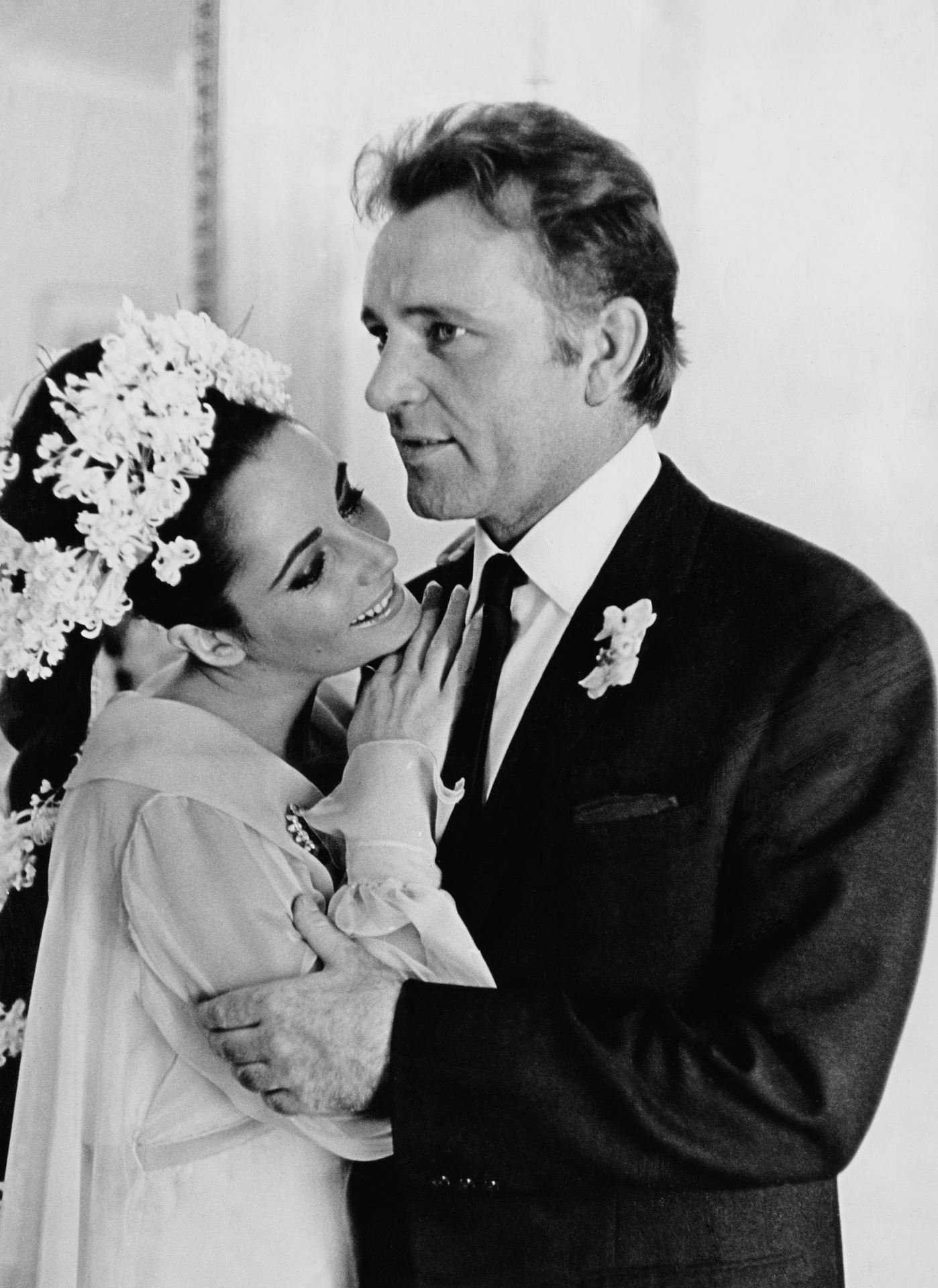 Elizabeth Taylor and Richard Burton at their first wedding in Montreal, Canada on March 15, 1964. Photo / Getty Images