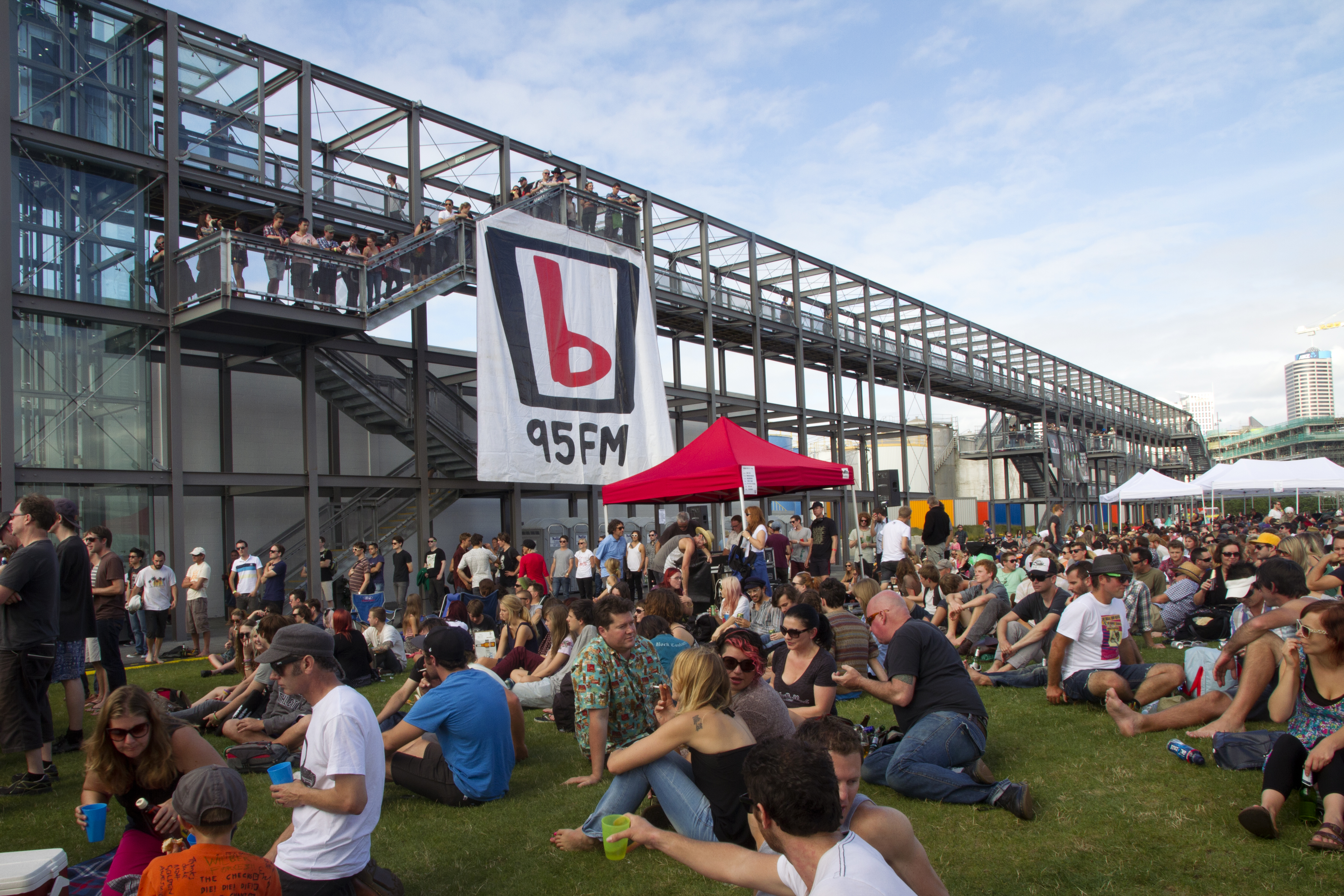 Crowds relax as they listen to performances during a 95bFM Summer Series. Photo / Rosabel Tan