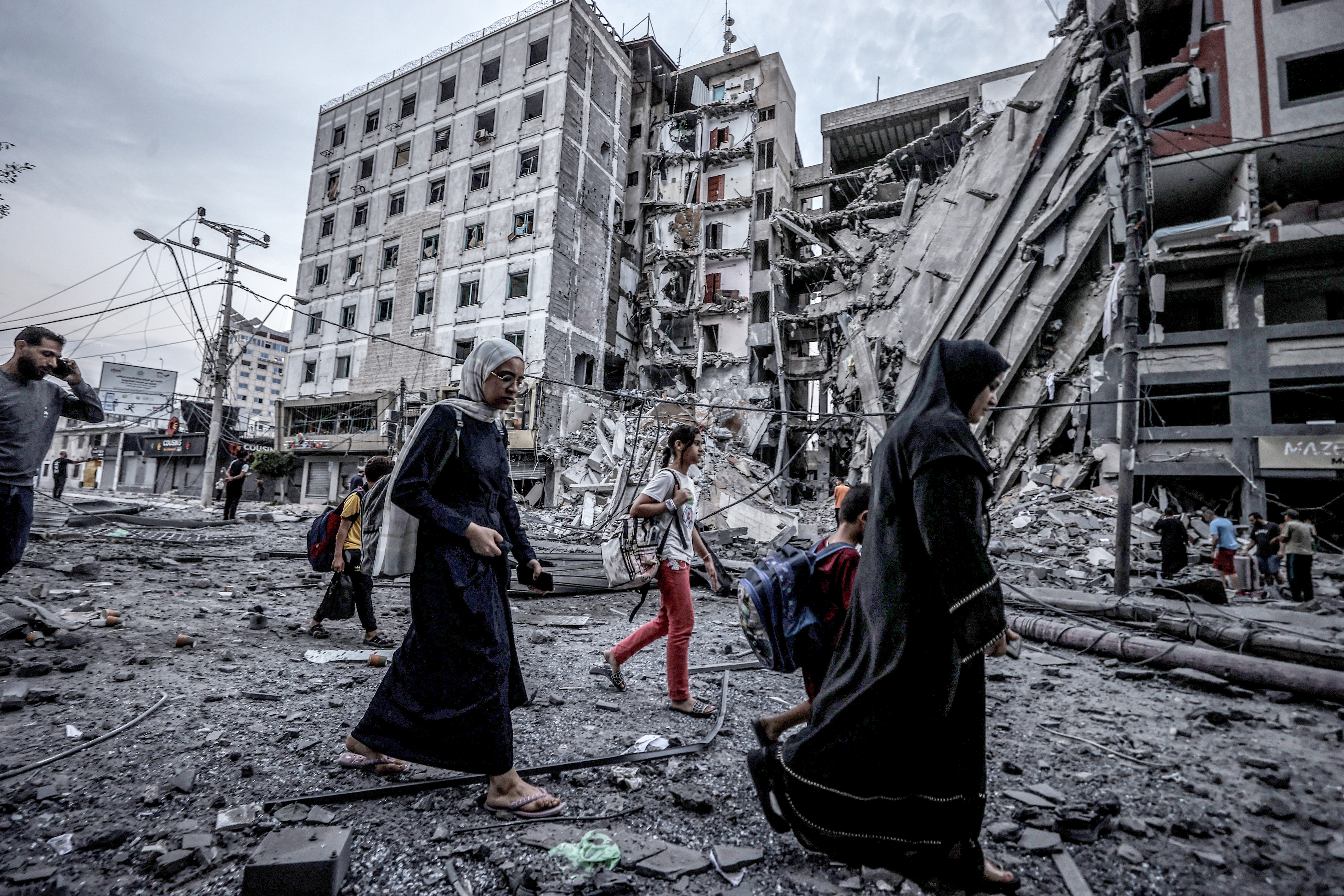  Israeli airstrikes on Islamic National Bank of Gaza destroy buildings and neighborhoods. Photo / Getty Images