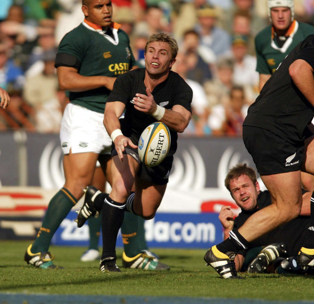 Justin Marshall in Tri-Nations action against South Africa in 2004. Photo / Photosport