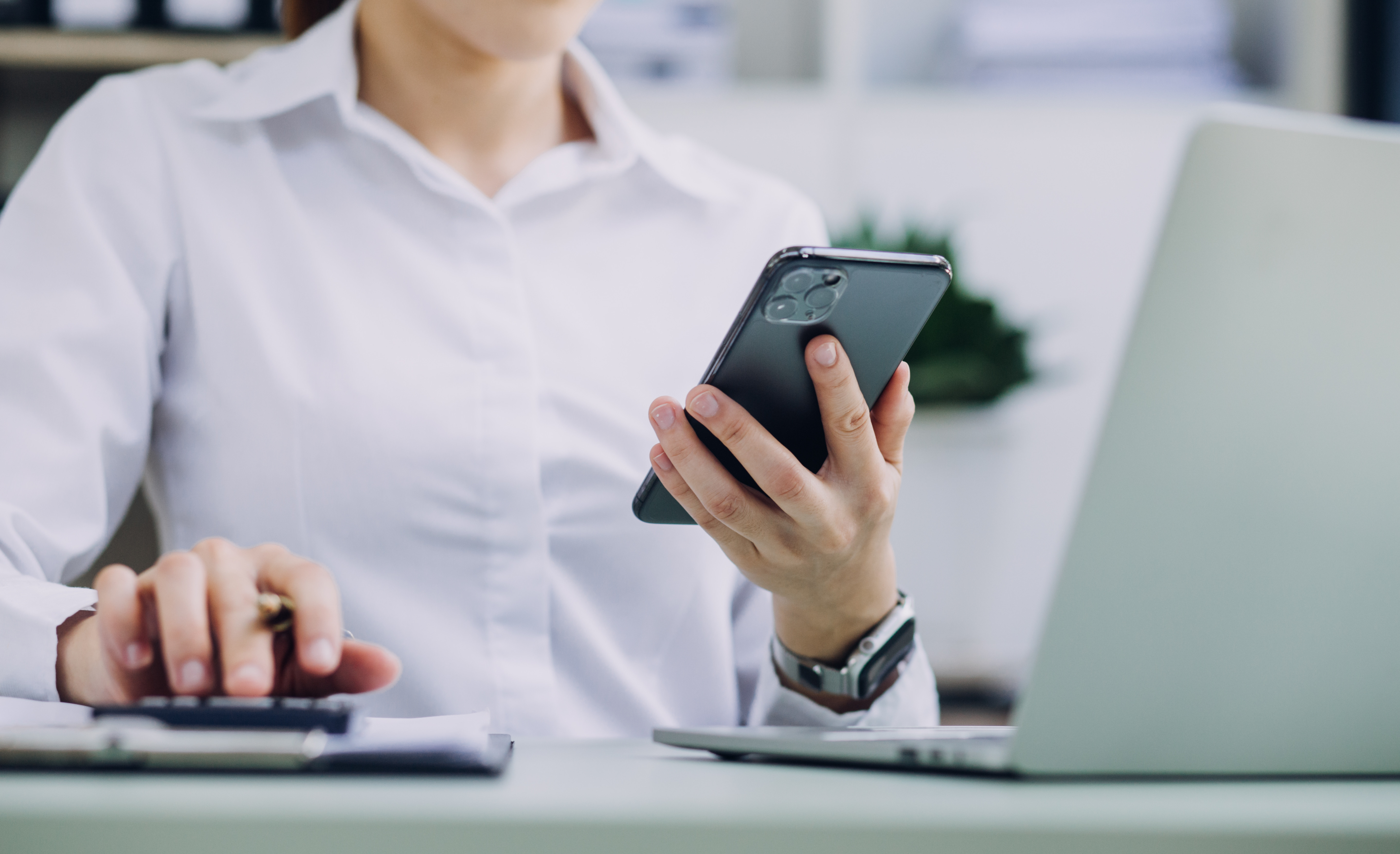 Between smartphones, computers and tablets, the information we receive each day can be overwhelming. Photo / 123rf