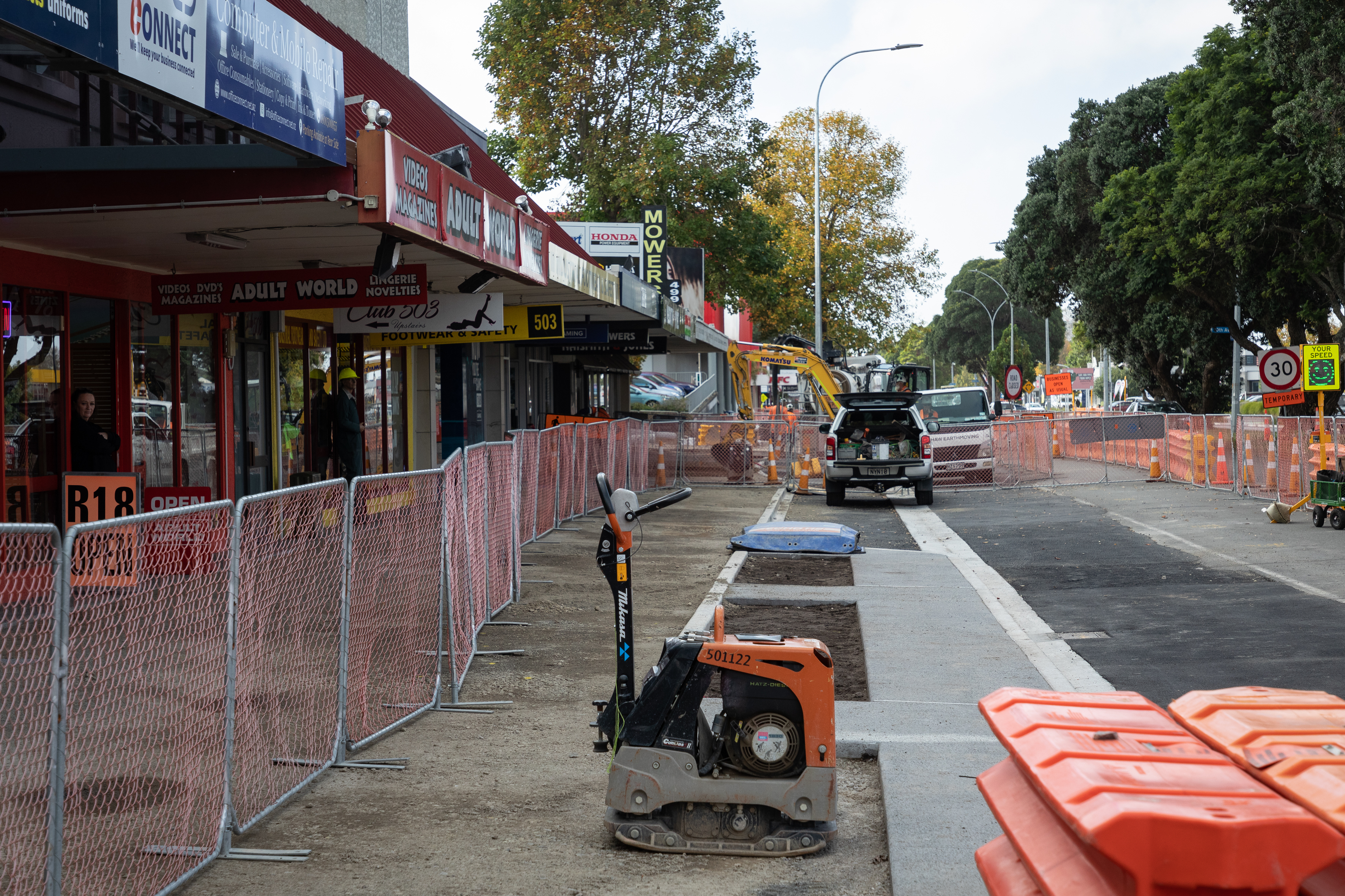 Cameron Rd roadworks between 10th and 11th Avenues. Photo / Alex Cairns