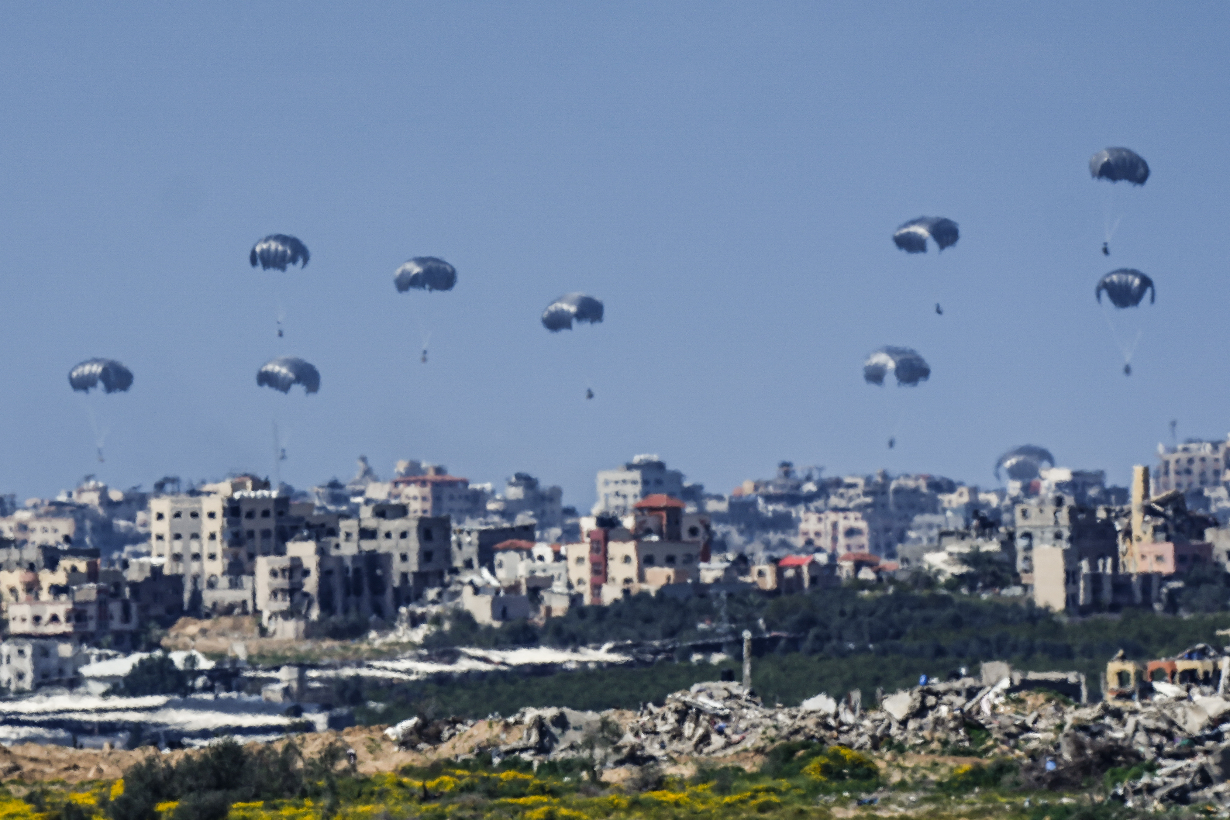 Supplies being parachuted into the northern Gaza Strip. Photo / AP