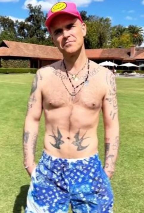Williams , who is now 12st 1lb (77kg), once survived on just one banana a day – around 90 calories. Photo / Instagram