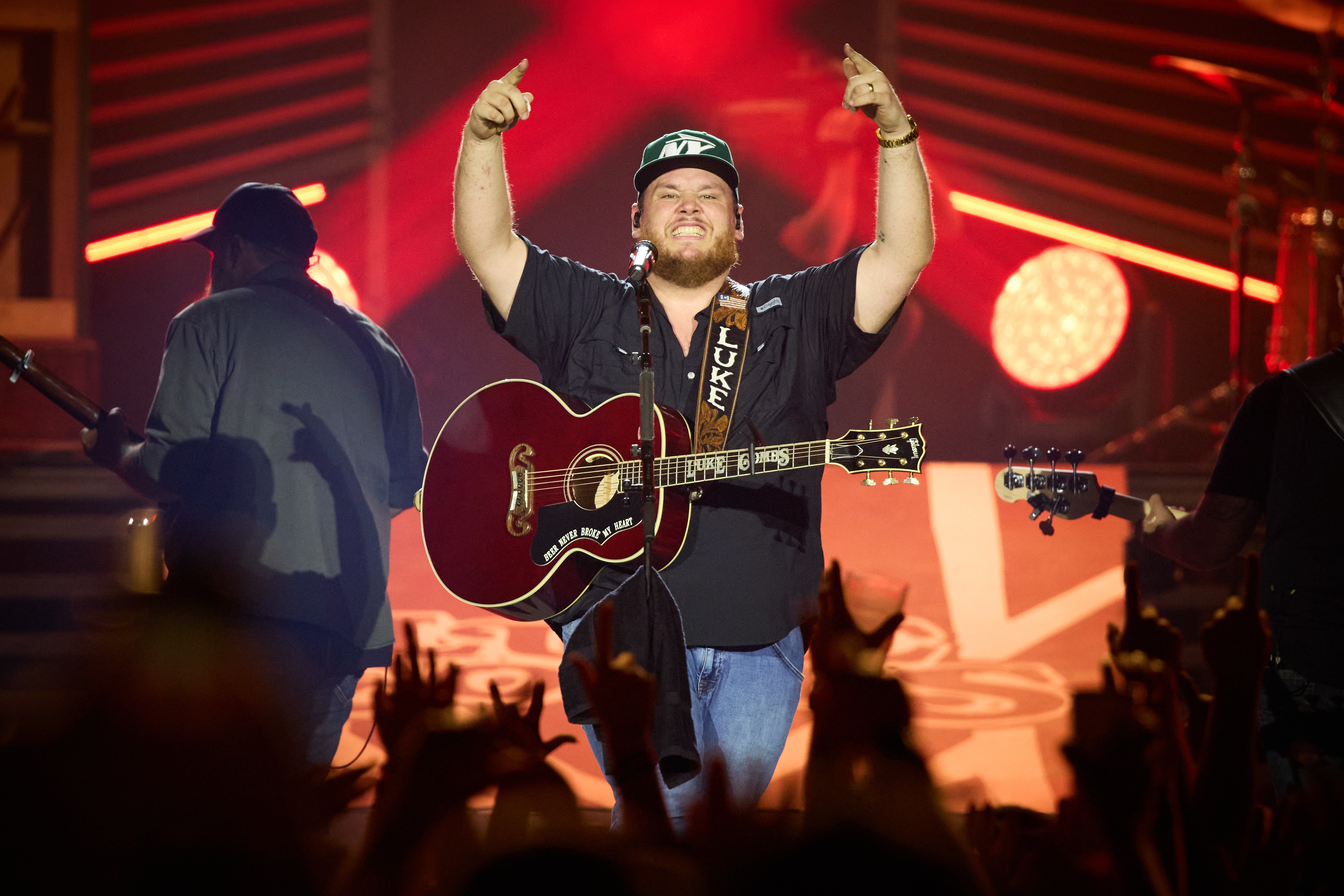Country singer Luke Combs is making his way to New Zealand in January 2025. Photo / David Bergman