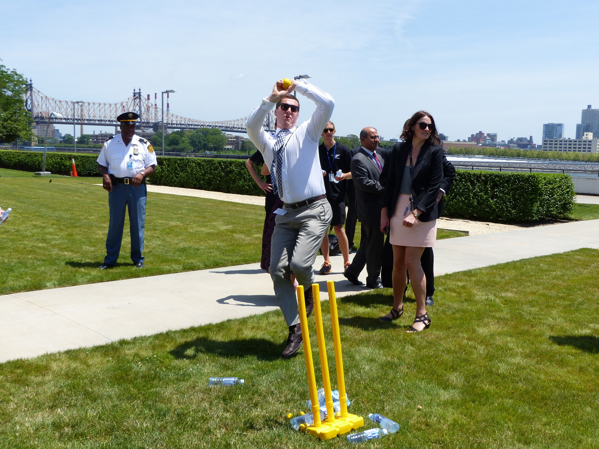 Former TVNZ political editor Corin Dann bowling to Sir Richard Hadlee in a promotional cricket game at the UN ahead of the 2015 Cricket World Cup. Photo / Audrey Young
