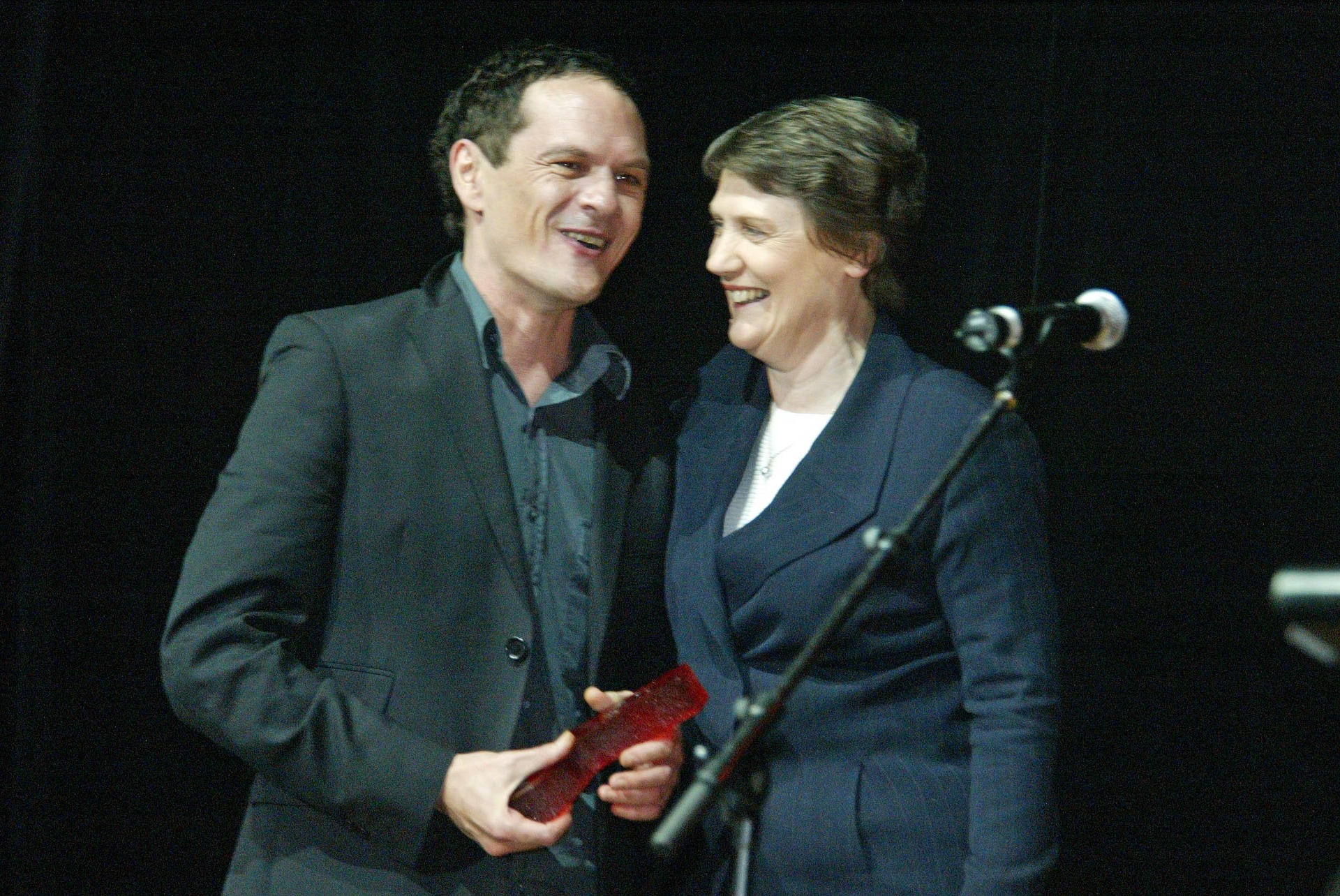 Carter receives his lifetime achievement award from Prime Minister Helen Clark in 2005. Photo / Geoff Dale