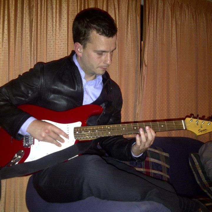Seymour started taking guitar lessons in 1993. He doesn’t have a musical ear but still has a guitar in his living room. 