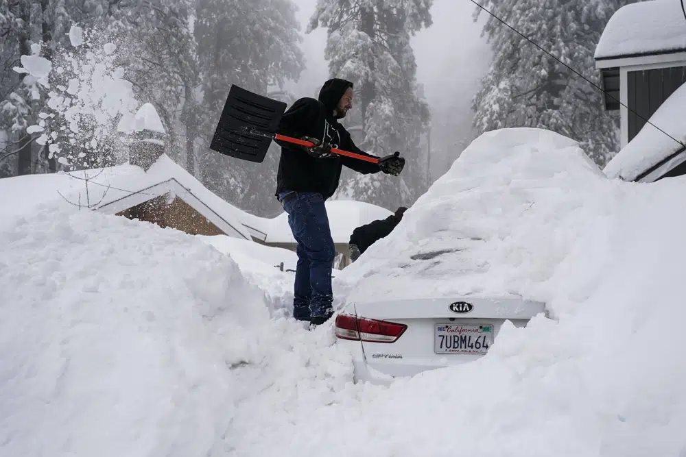 Snow makers rescue big Sierra resorts as drought bakes smaller ones – The  Mercury News