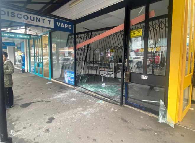 vape shop invercargill Wellington region ram raids: Thieves target Kilbirnie vape shop, Ōtaki  liquor store
