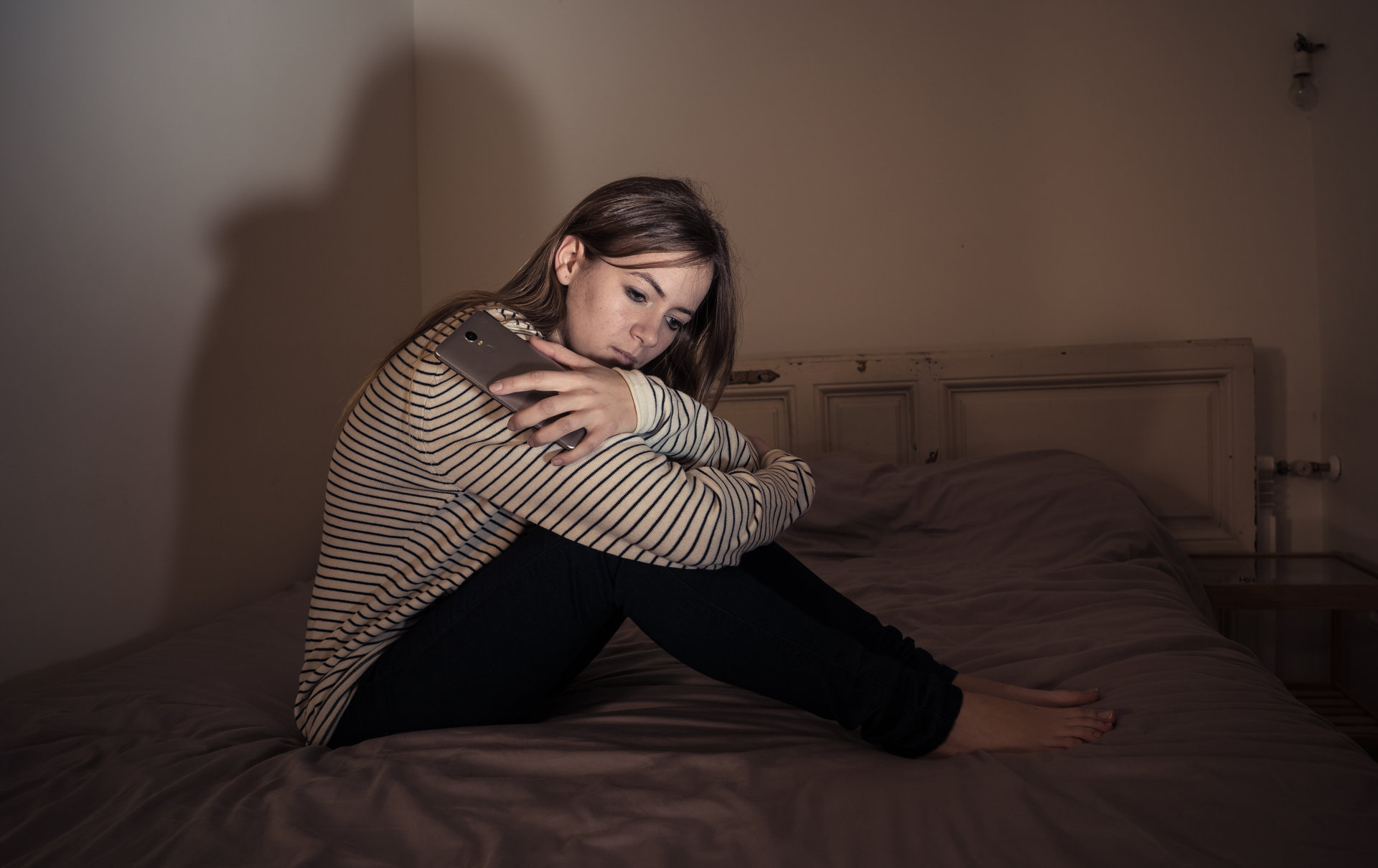 Experts have linked surging rates of suicide, self-harm, and eating disorders among those aged under 19 in Australia to the rise of social media. Photo / 123rf