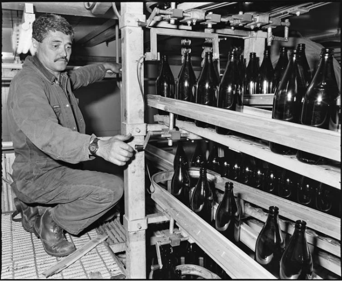 An engineer repairing the bottle conveyor at the ACI Glass Factory, 752 Great South Road, Penrose, 1989. Photo / Auckland Libraries Heritage Collections 