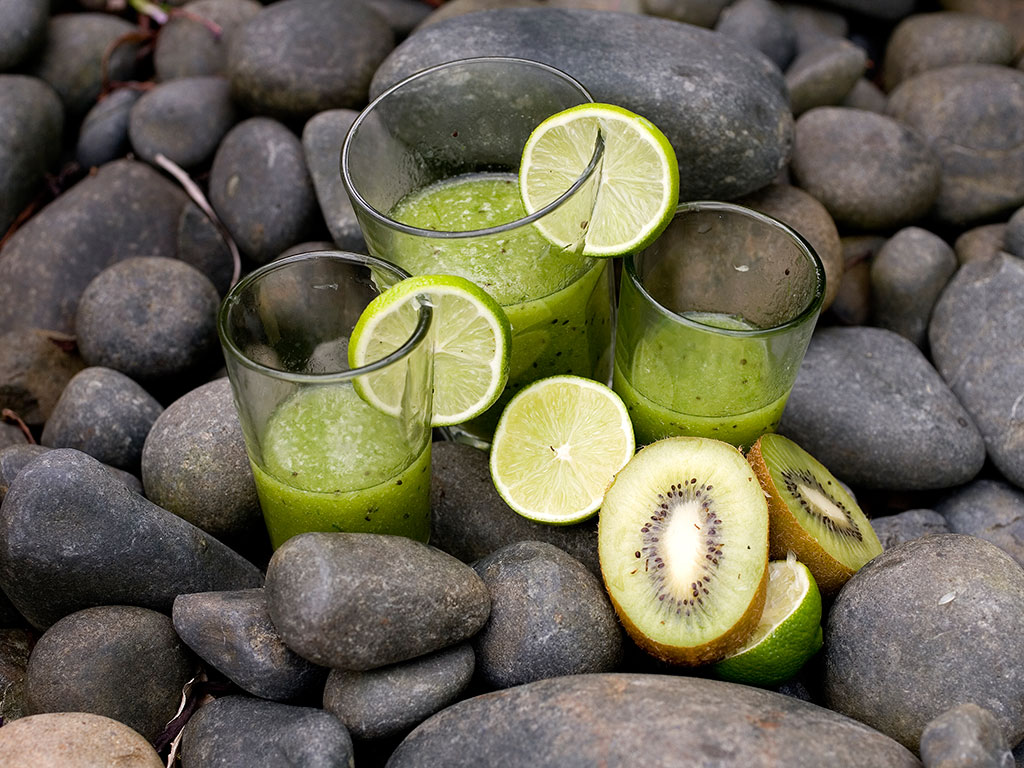 Kiwi, wheatgrass, lime and mint smoothie. Photo / Babiche Martens