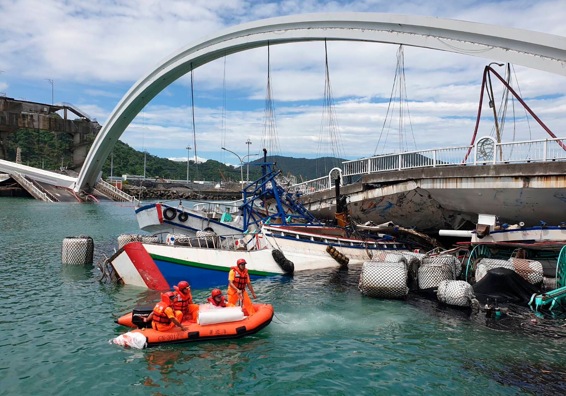 Rescuers work near the site of a collapsed bridge in Nanfangao. Photo / AP