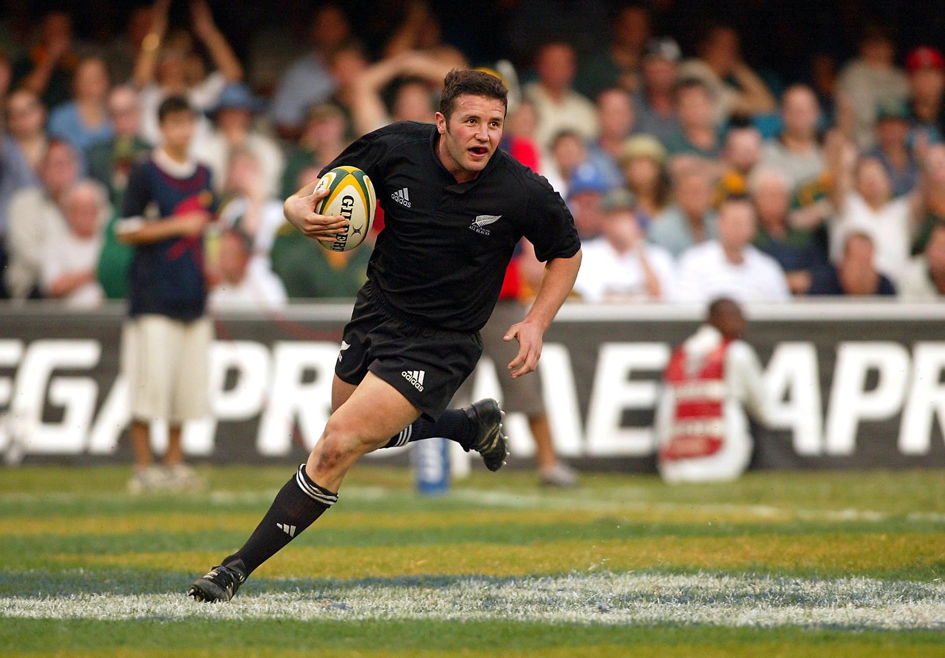 Aaron Mauger crosses the tryline against South Africa in 2002. Photo / Photosport