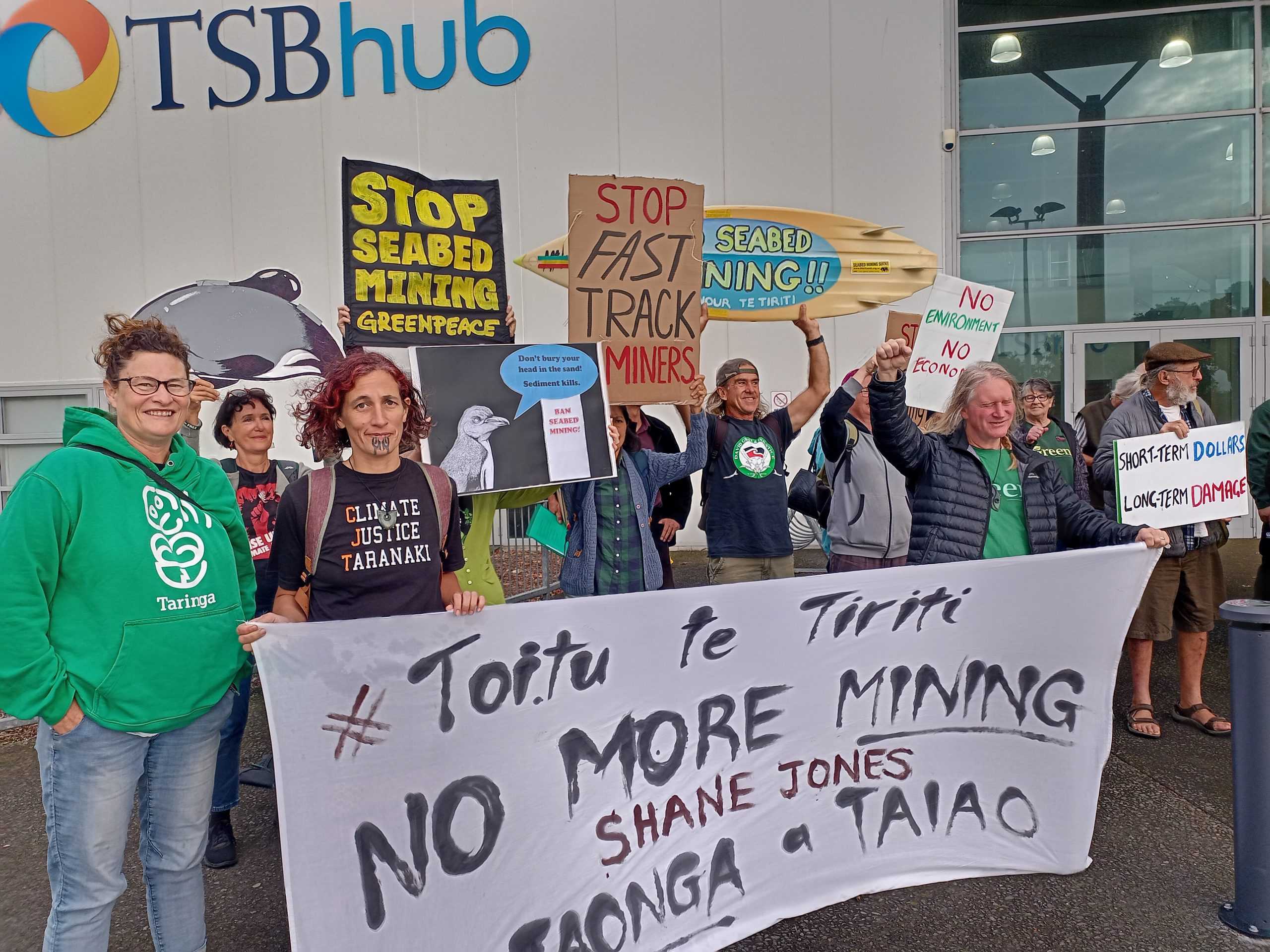 Former Labour MP Angela Roberts (left) and Climate Justice Taranaki's Tuhi-Ao Bailey were protesting alongside other environmentalists and surfers outside the Pātea seabed mining hearing. 