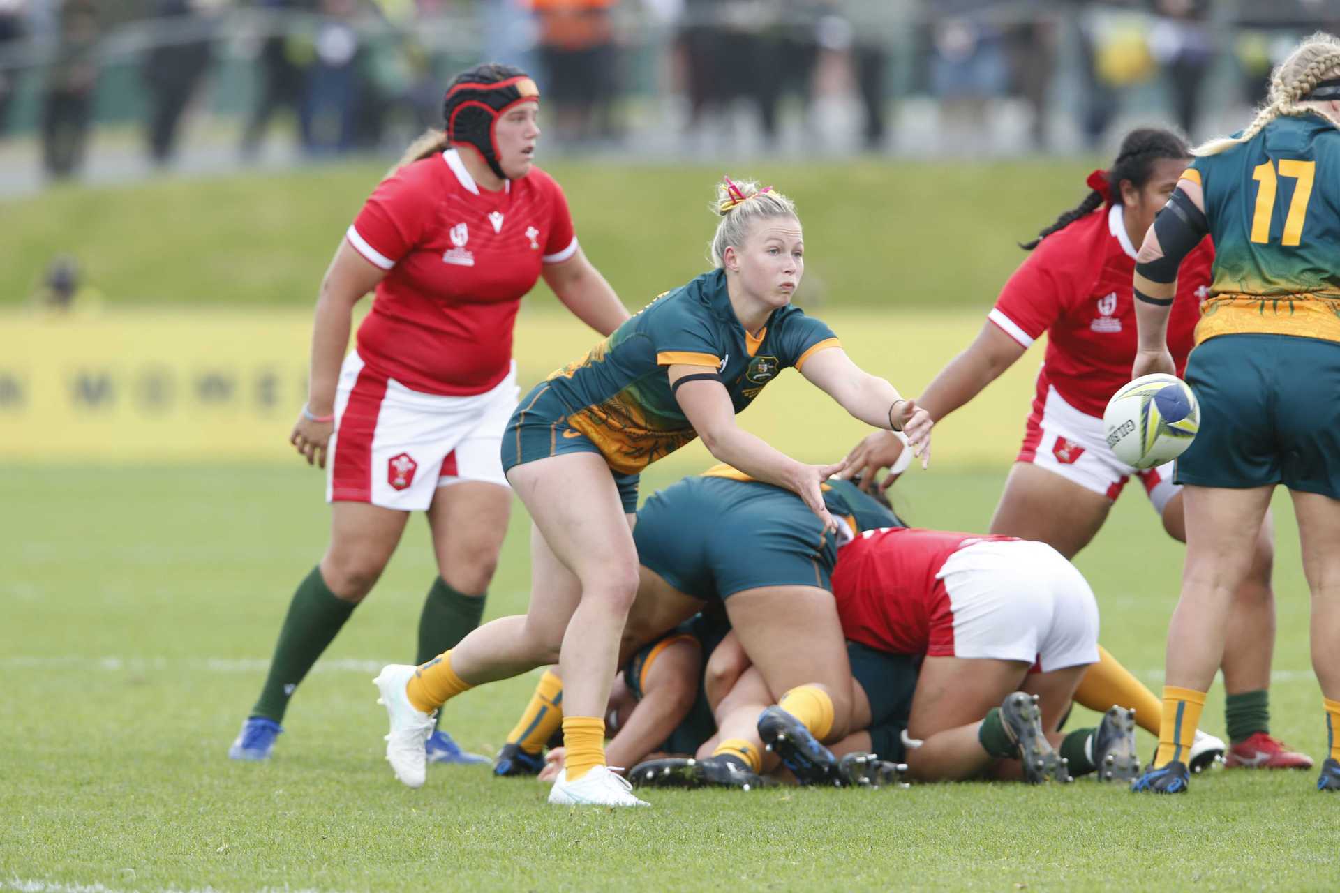 Australia's number 21 passes the ball. Photo / Michael Cunningham
