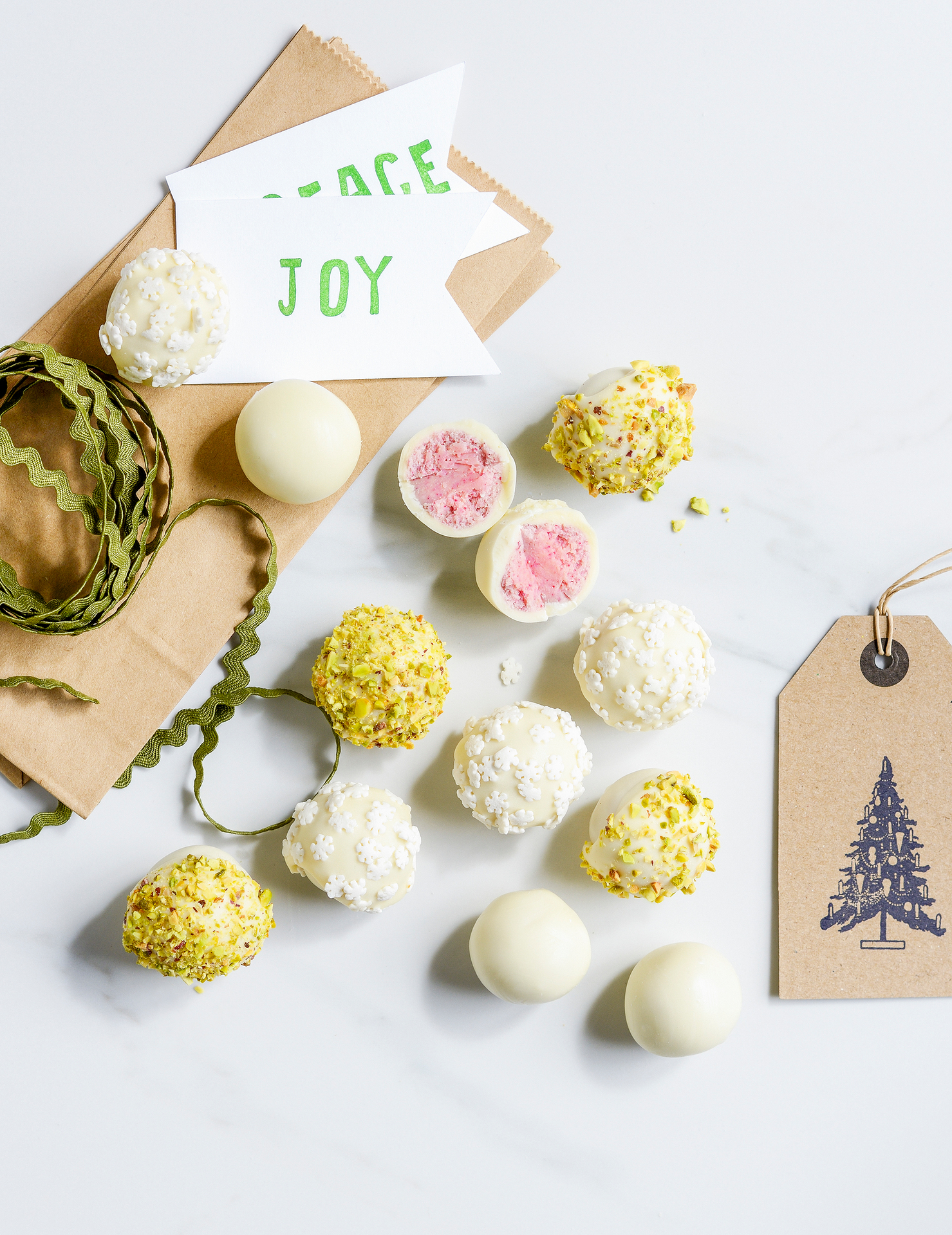 DIY Christmas gifts: Raspberry and white chocolate truffles