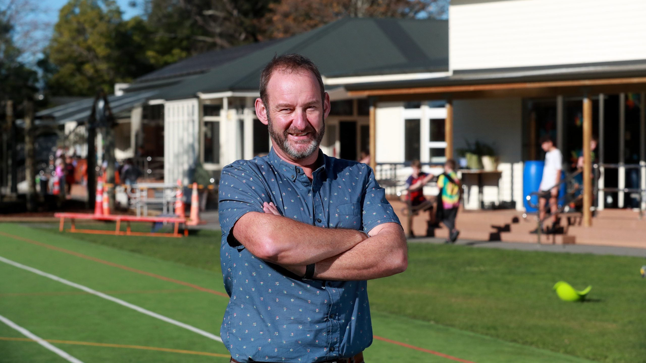 Riverlands School principal Bradley Roberts does not think he wants to see an hour each of reading, writing and maths mandated in a curriculum that already achieves that anyway. 