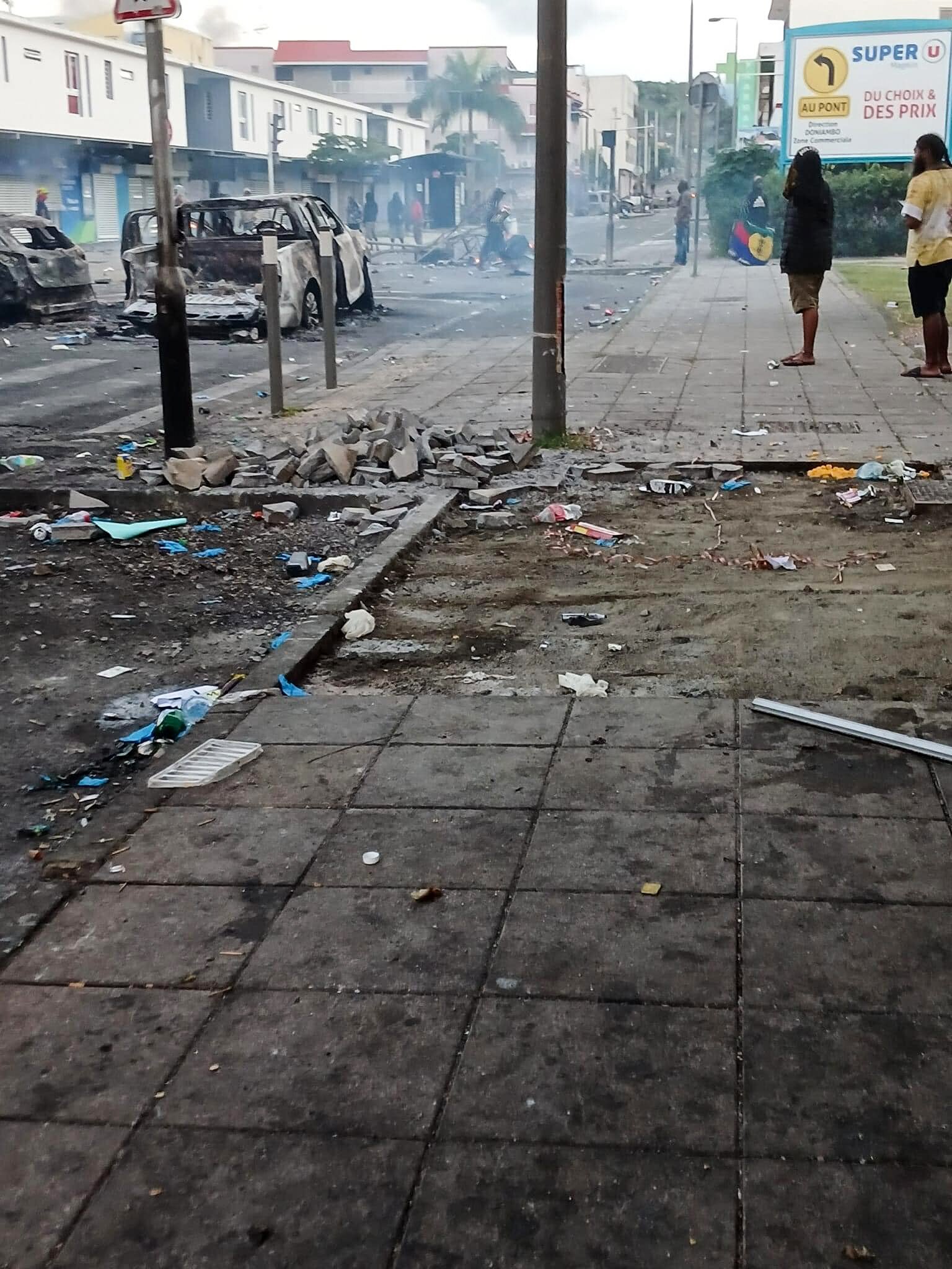 Rioting on the streets of Noumea, New Caledonia as the country experiences widespread rioting. Photo / Supplied